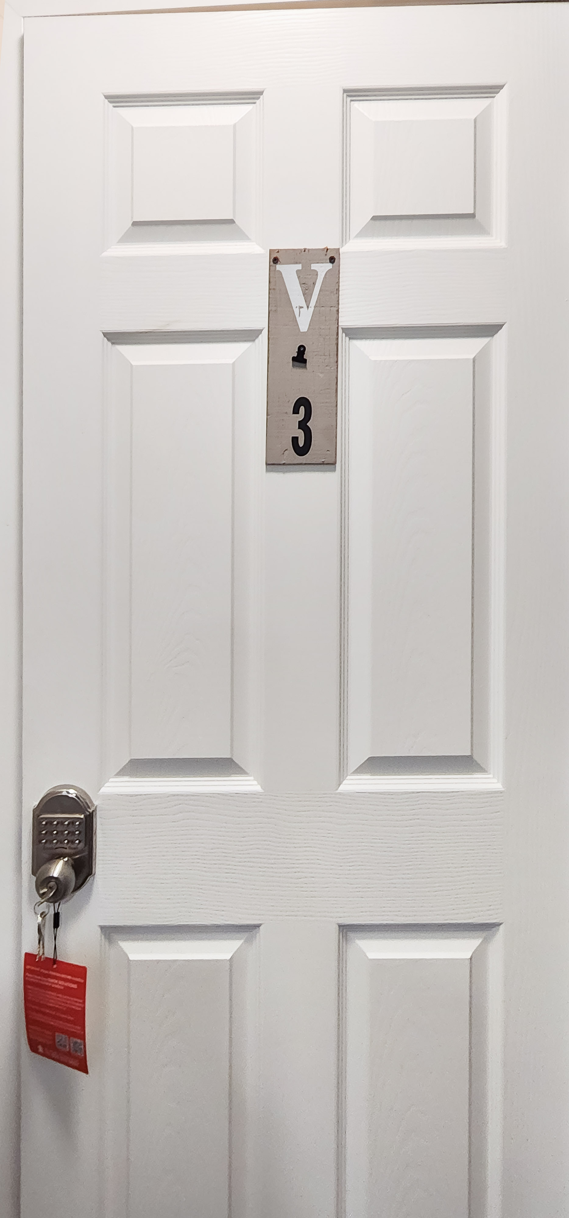 Room for Rent - Large Property in quiet safe neighborhood near Downtown and Medical Center.  One block from transit stop, High Speed wifi!