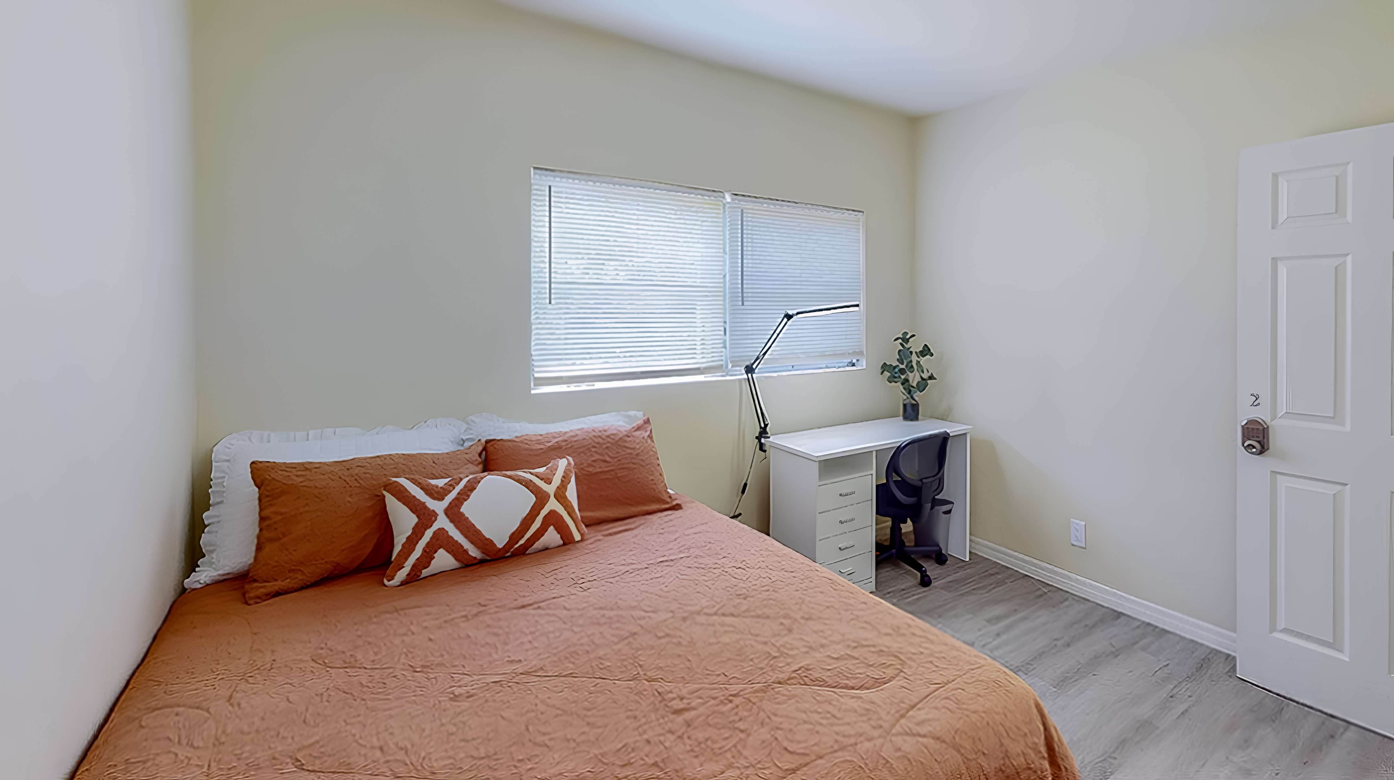 Book Student Housing Lakeland,FL University Living