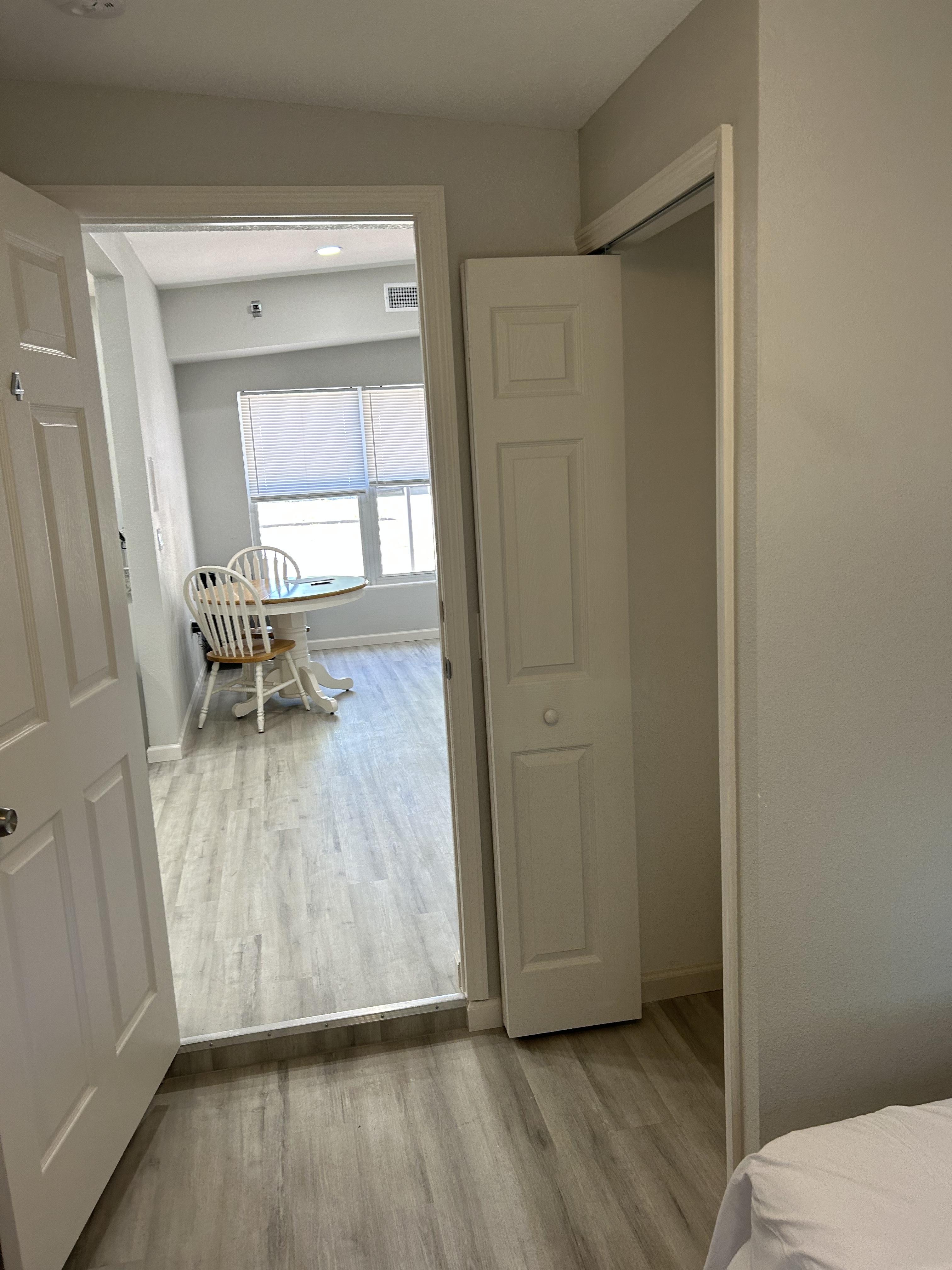 Room for Rent - Orlando House with Dining area. High-quality & modern