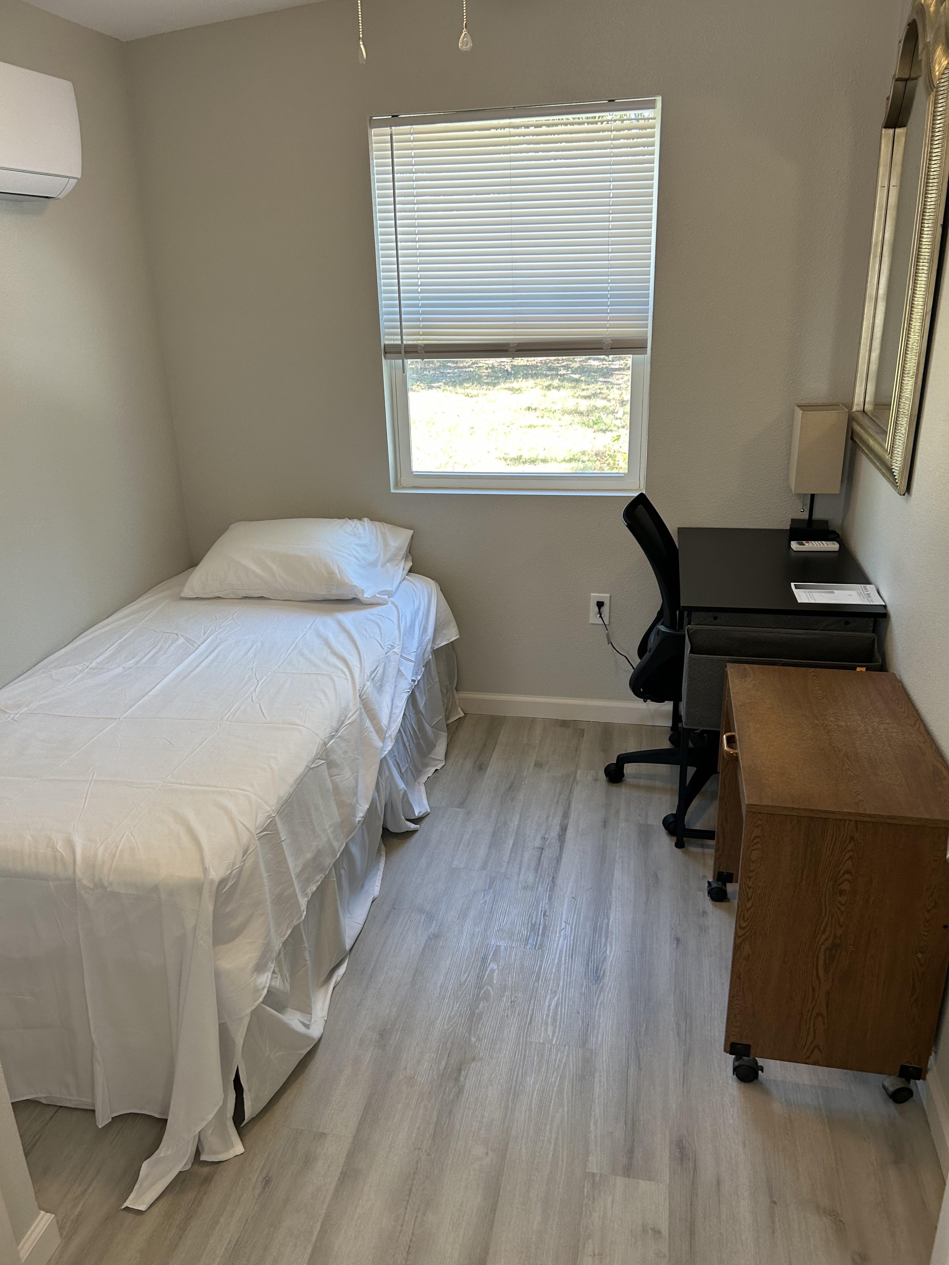 Room for Rent - Orlando House with Dining area. High-quality & modern