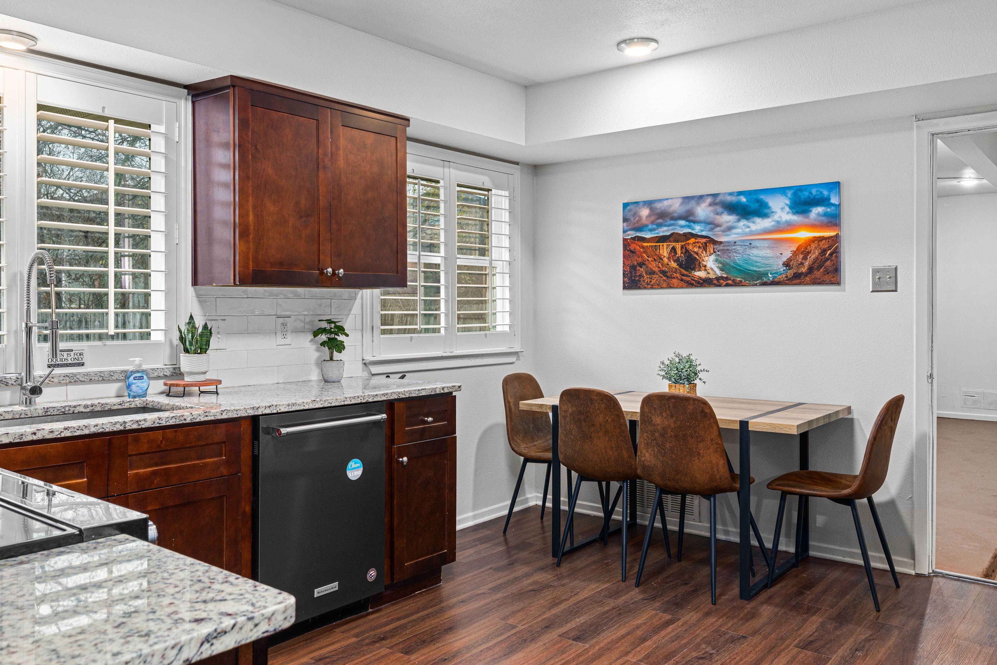 Furnished room for rent in Northeast Side — Acequia photo 3