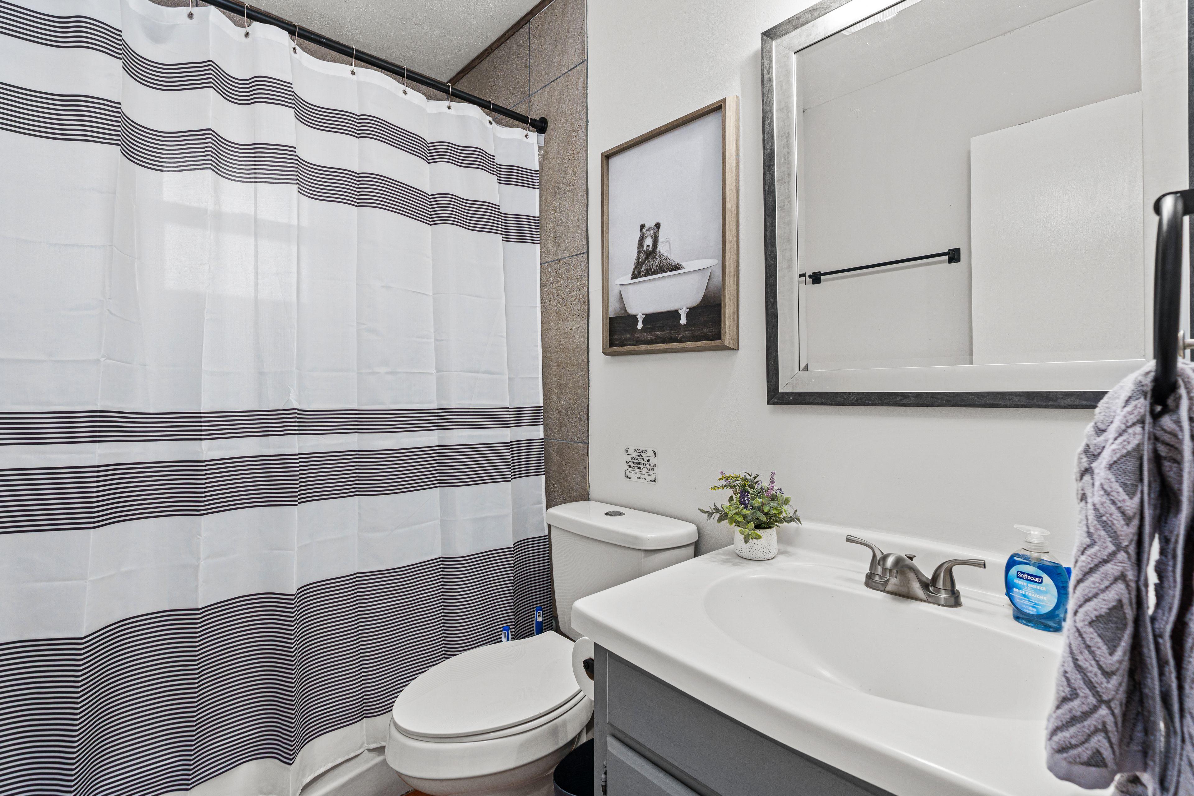 Furnished room for rent in Northeast Side — Acequia photo 9