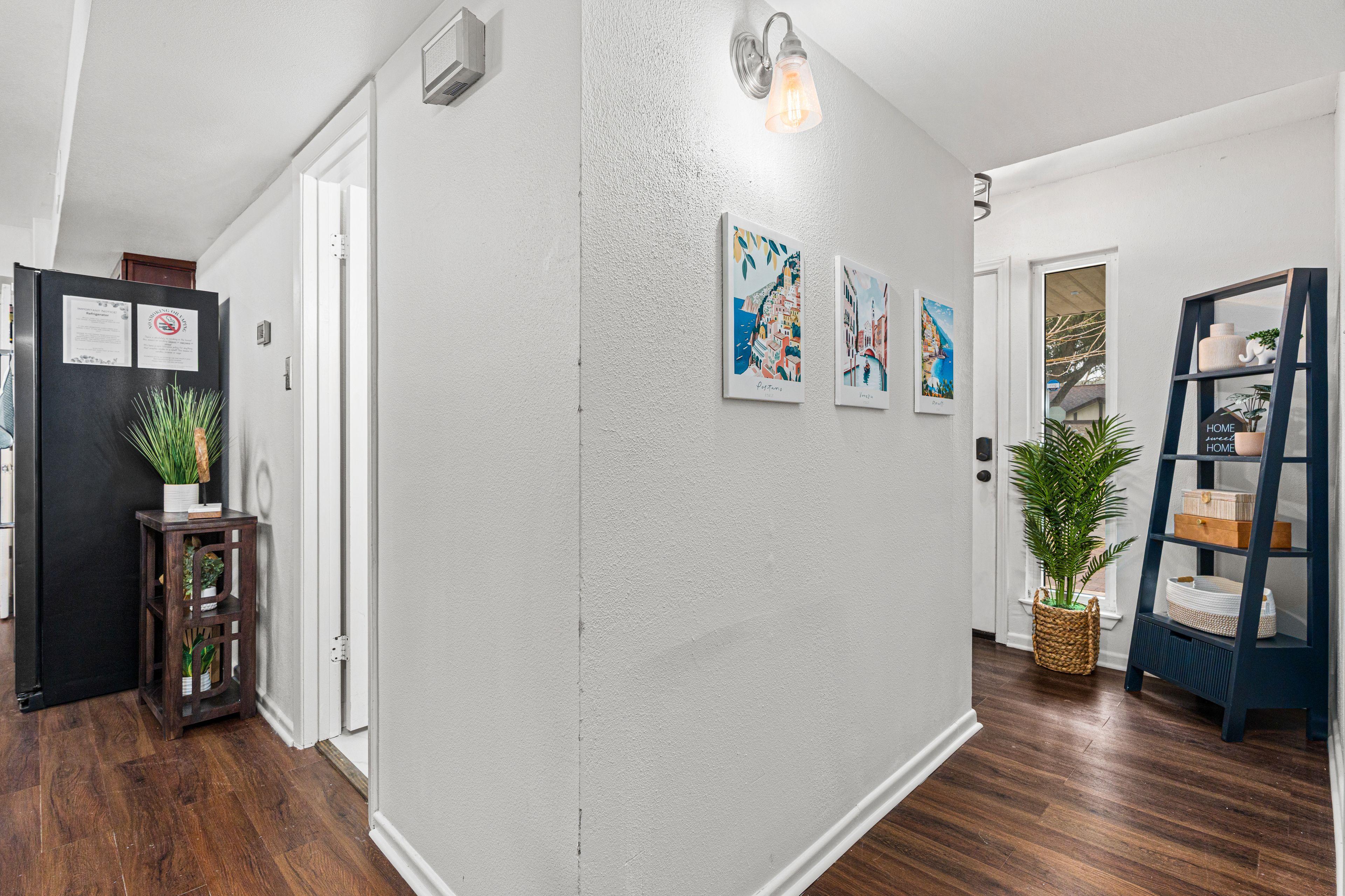 Furnished room for rent in Northeast Side — Acequia photo 13