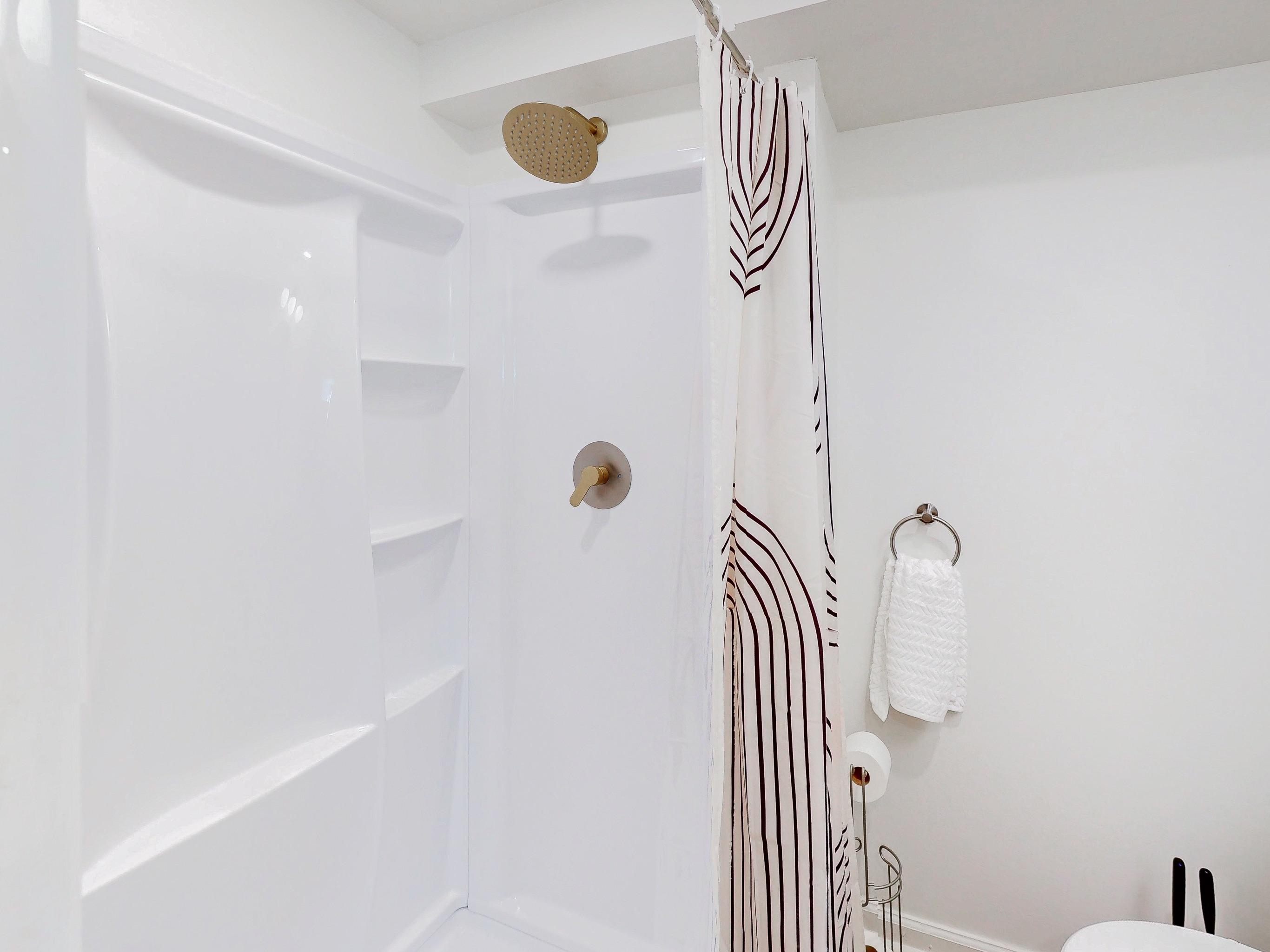 Furnished room for rent in Decatur — Redbud photo 7