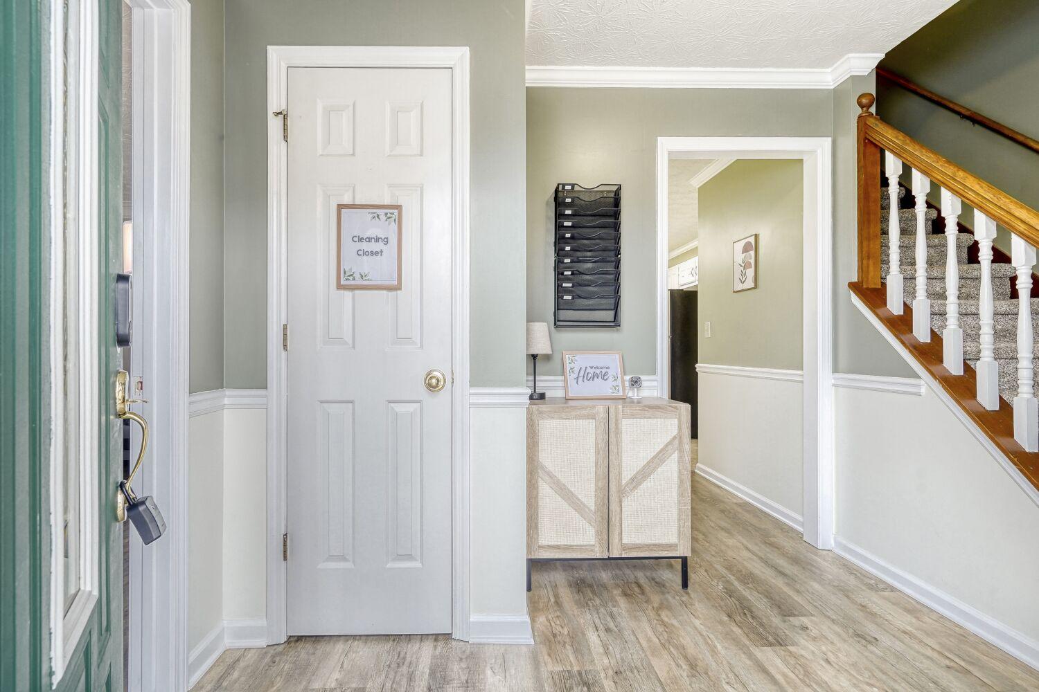 Furnished room for rent in Lake Commons CT, Atlanta — Meadow photo 3