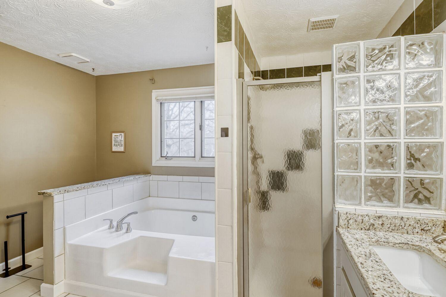 Furnished room for rent in Lake Commons CT, Atlanta — Meadow photo 7
