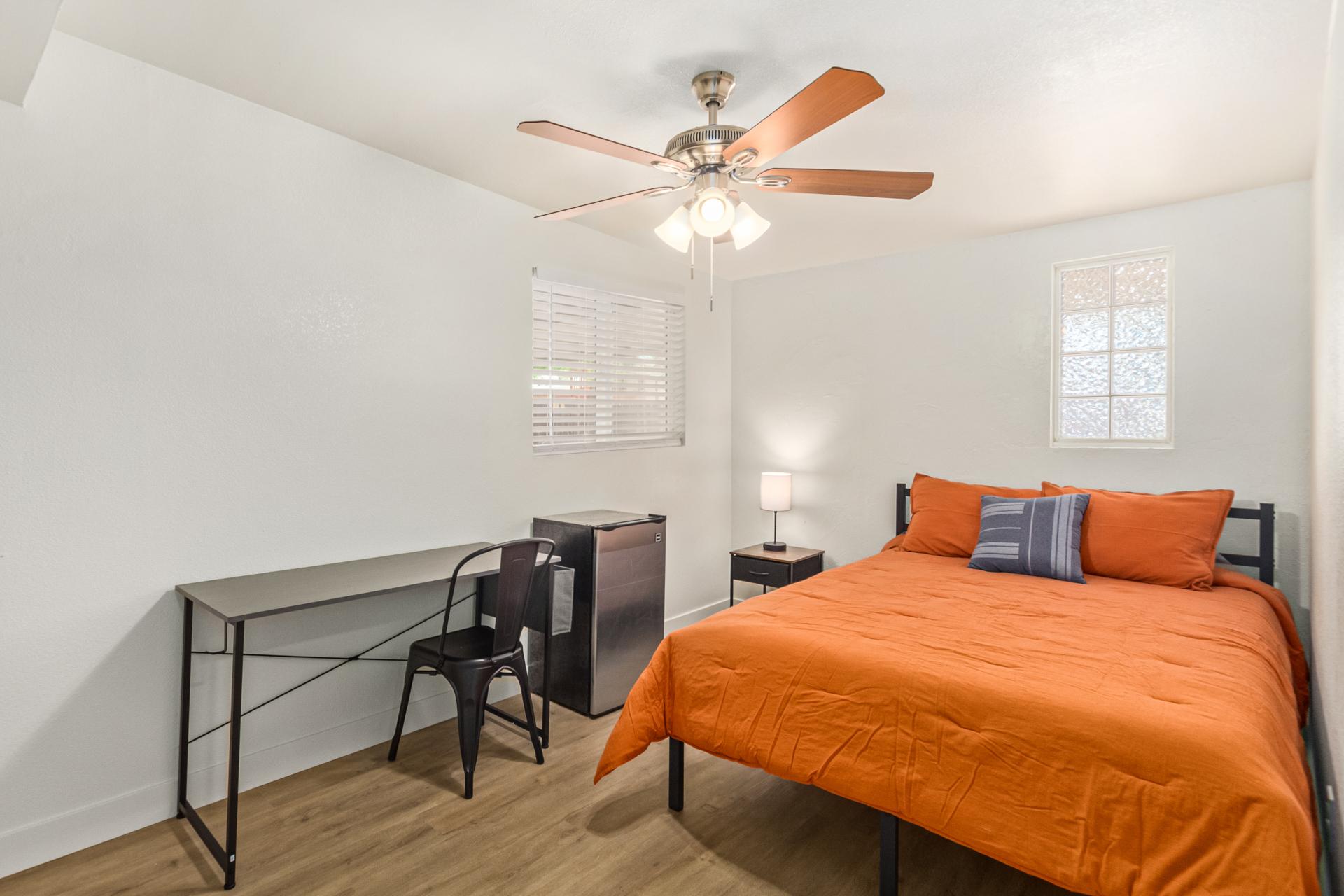 Room for Rent - Phoenix House with Dining area. Modern & comfortable