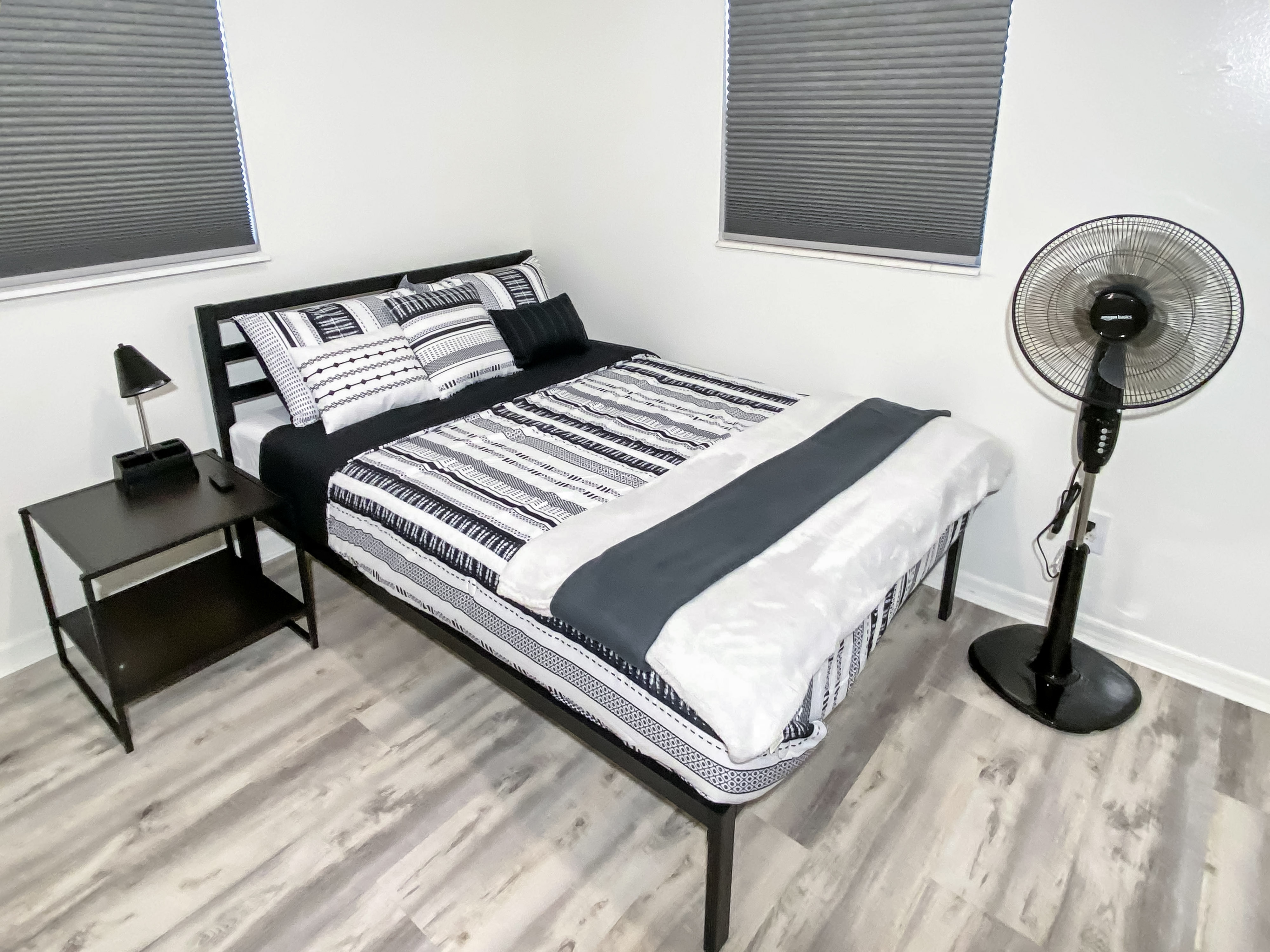 Room for Rent - Affordable Modern Comfort!  Minutes to Groceries , Eats  & Bus Stops !