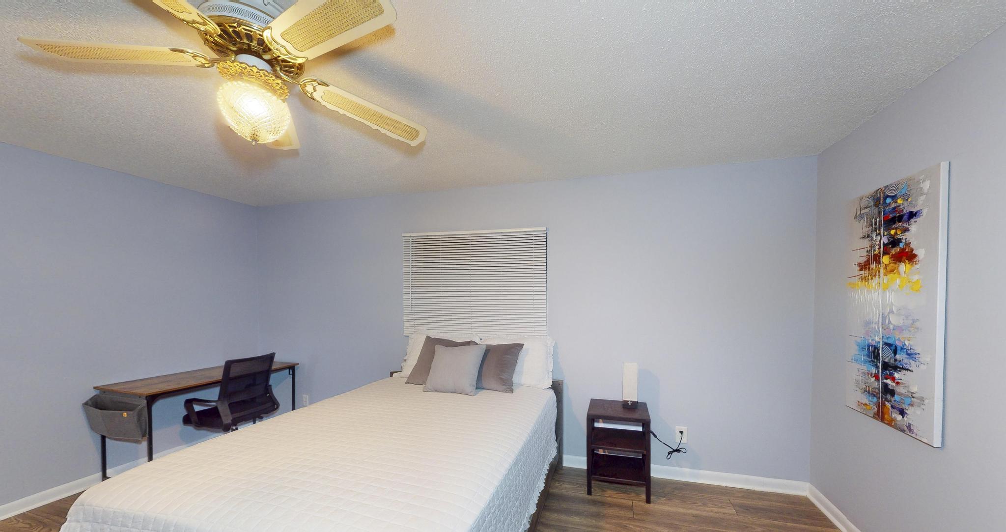 Room for Rent - Lakeland House with Dining area. Spacious & newly-renovated