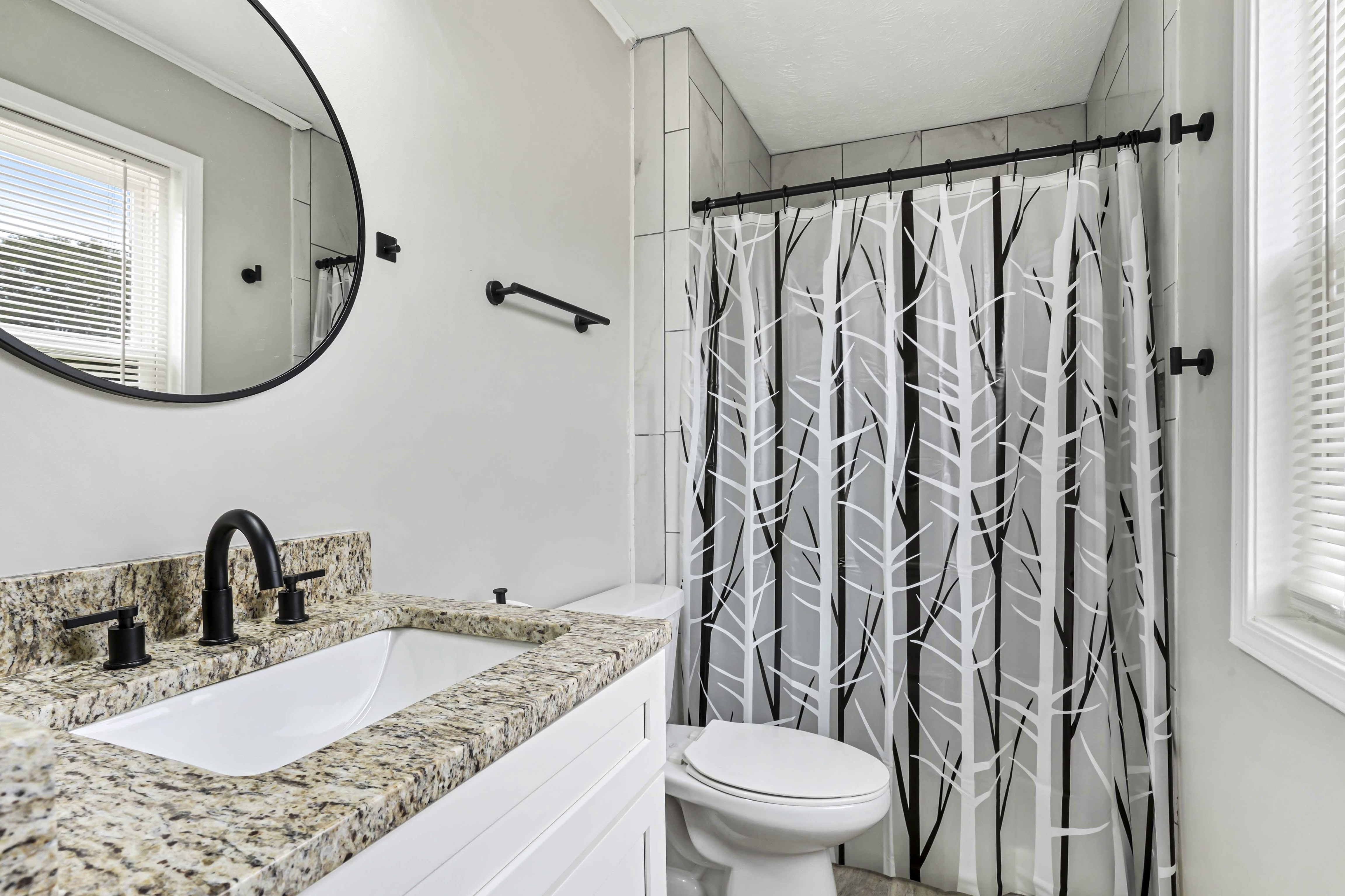 Room for Rent - Cozy Douglasville House with modern finishes. Newly-renovated & comfortable.