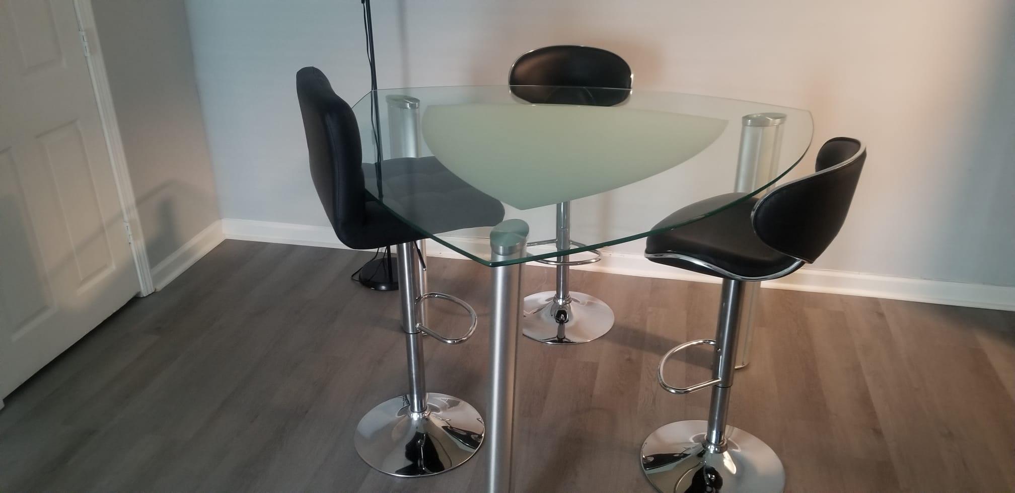 Room for Rent - Snellville House with Television. Modern & newly-renovated