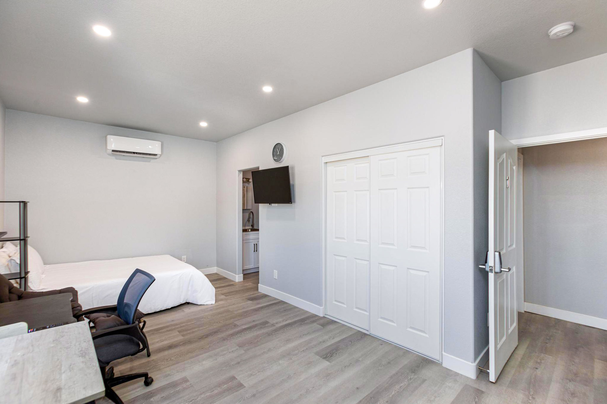 Room for Rent - Las Vegas House with Workspace. Comfortable & cozy