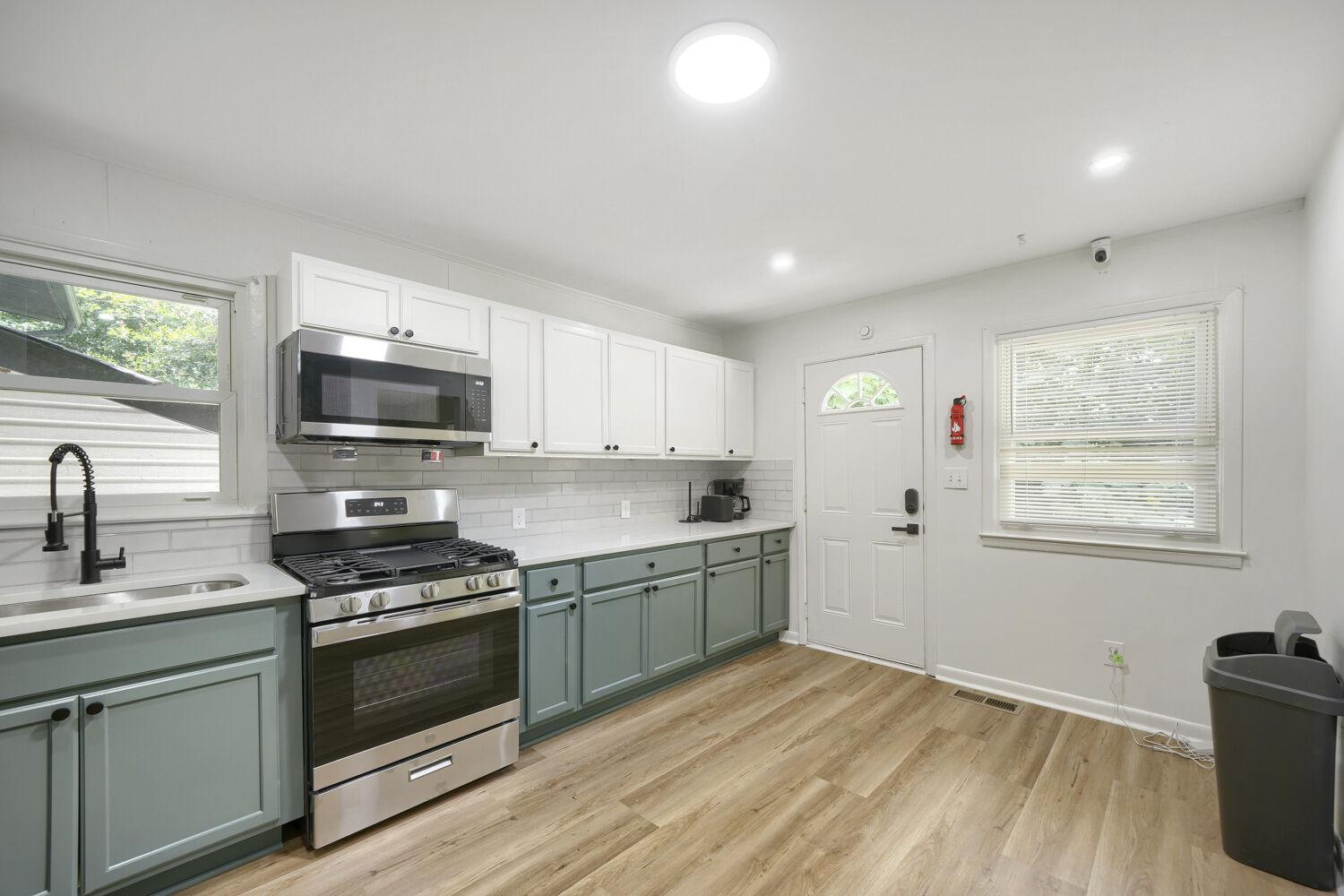 Furnished room for rent in Baker Hills, Atlanta — Willow photo 10