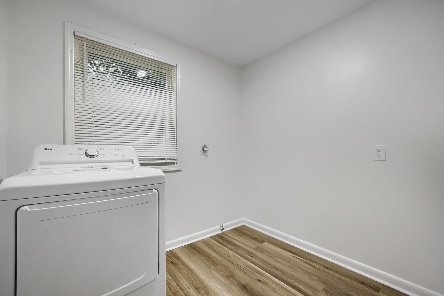 Furnished room for rent in Baker Hills, Atlanta — Willow photo 11