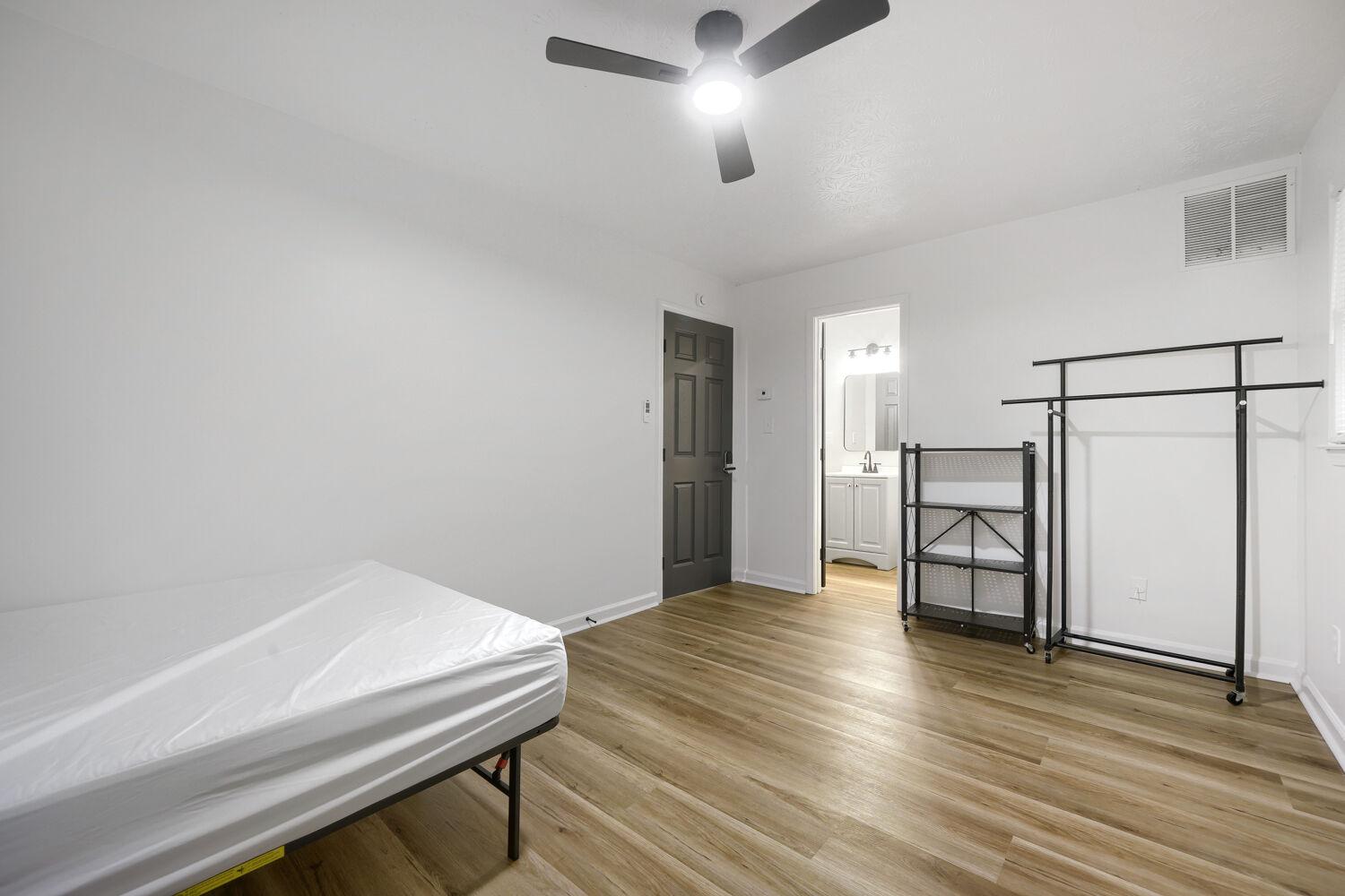 Furnished room for rent in Baker Hills, Atlanta — Willow photo 12
