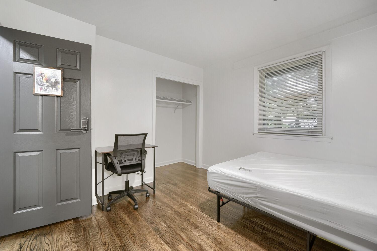 Furnished room for rent in Baker Hills, Atlanta — Willow photo 3