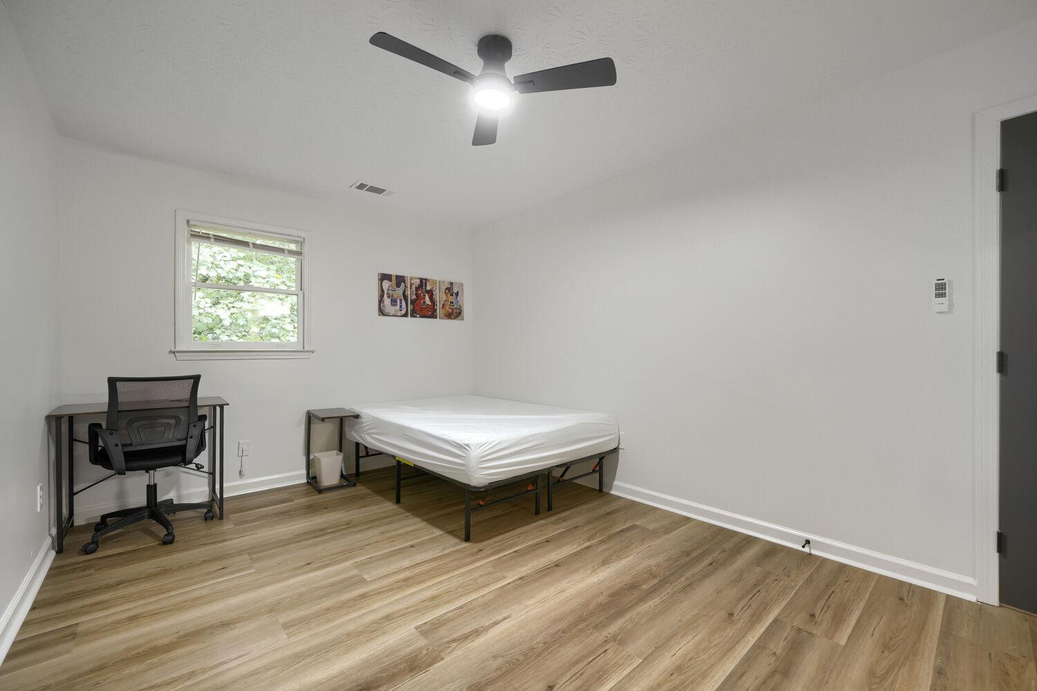 Furnished room for rent in Baker Hills, Atlanta — Willow photo 15