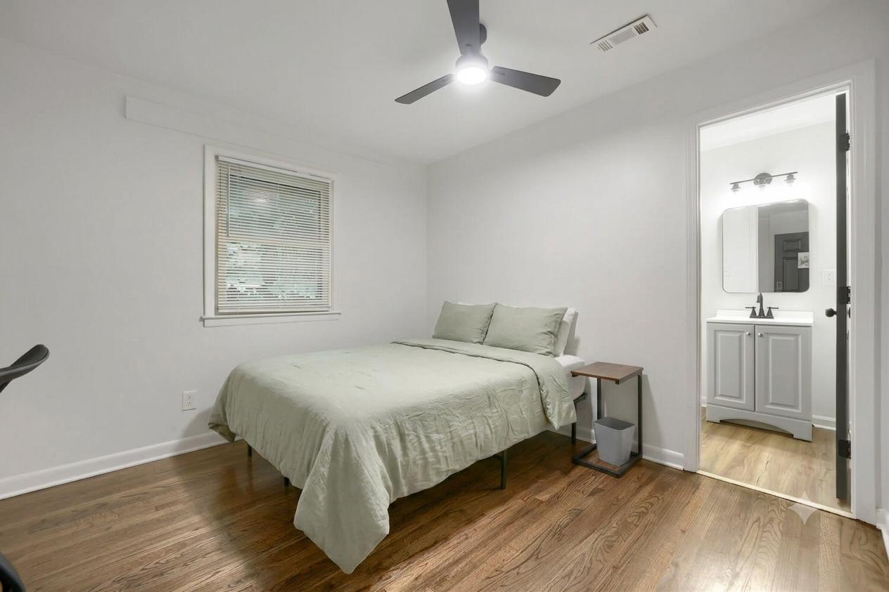 Furnished room for rent in Baker Hills, Atlanta — Willow photo 2