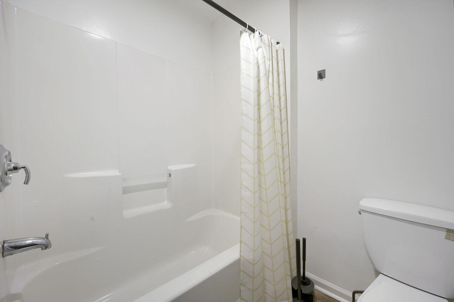 Furnished room for rent in Baker Hills, Atlanta — Willow photo 19