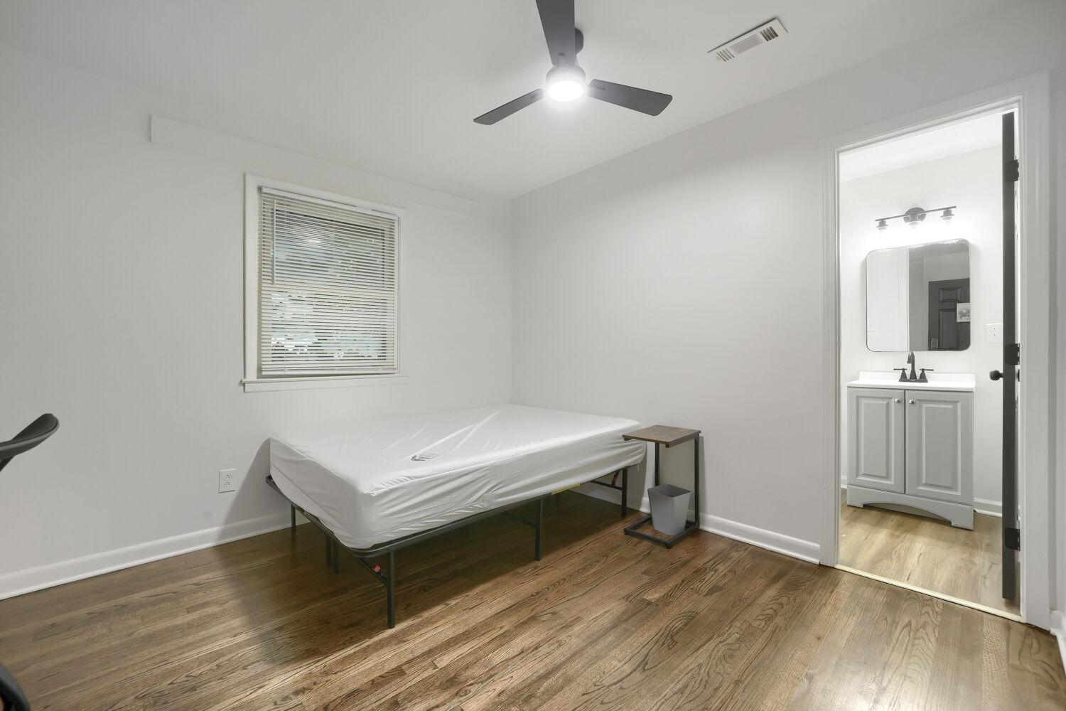 Furnished room for rent in Baker Hills, Atlanta — Willow photo 6