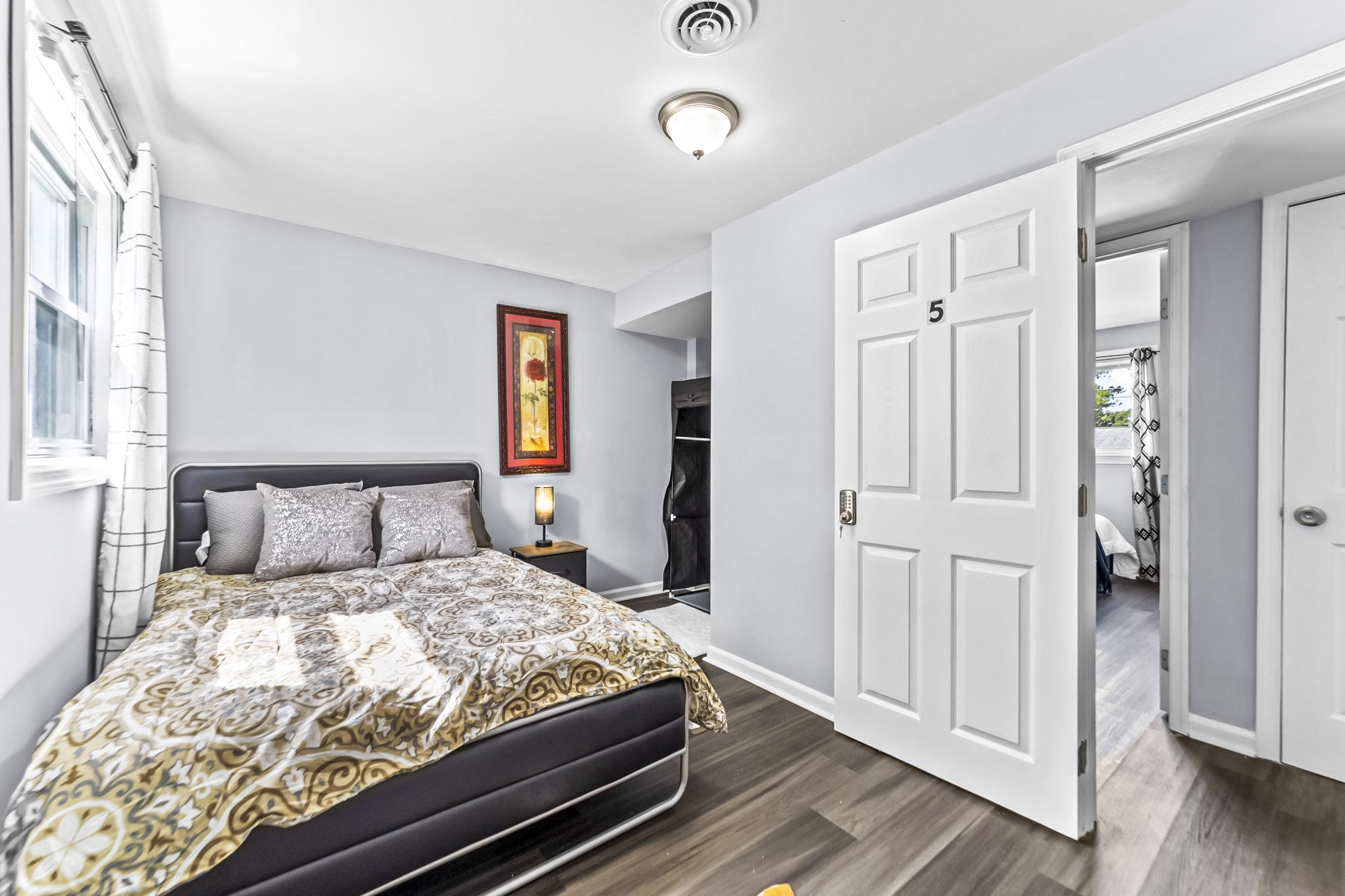 Room for Rent - TOP RATED HOST!!Comfortable, Suburban offering high quality living experience near in quiet Petersburg neighborhood. You'll love this place!