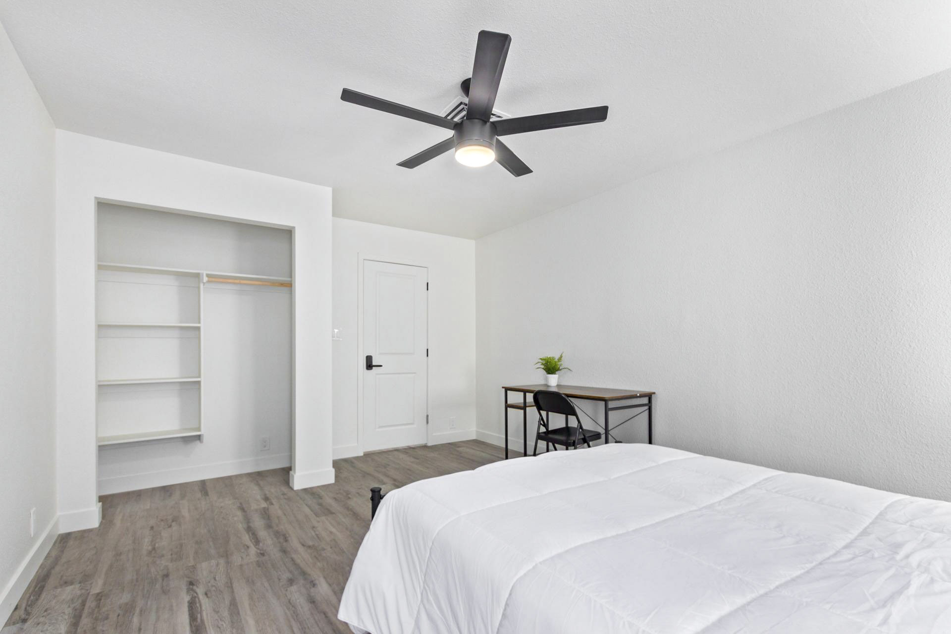 Room for Rent - **SUPERHOST** BEAUTIFUL HOME! Completely Renovated, Very Clean and Safe home! FREE LAUNDRY, Plenty of Parking AND GREAT LOCATION!