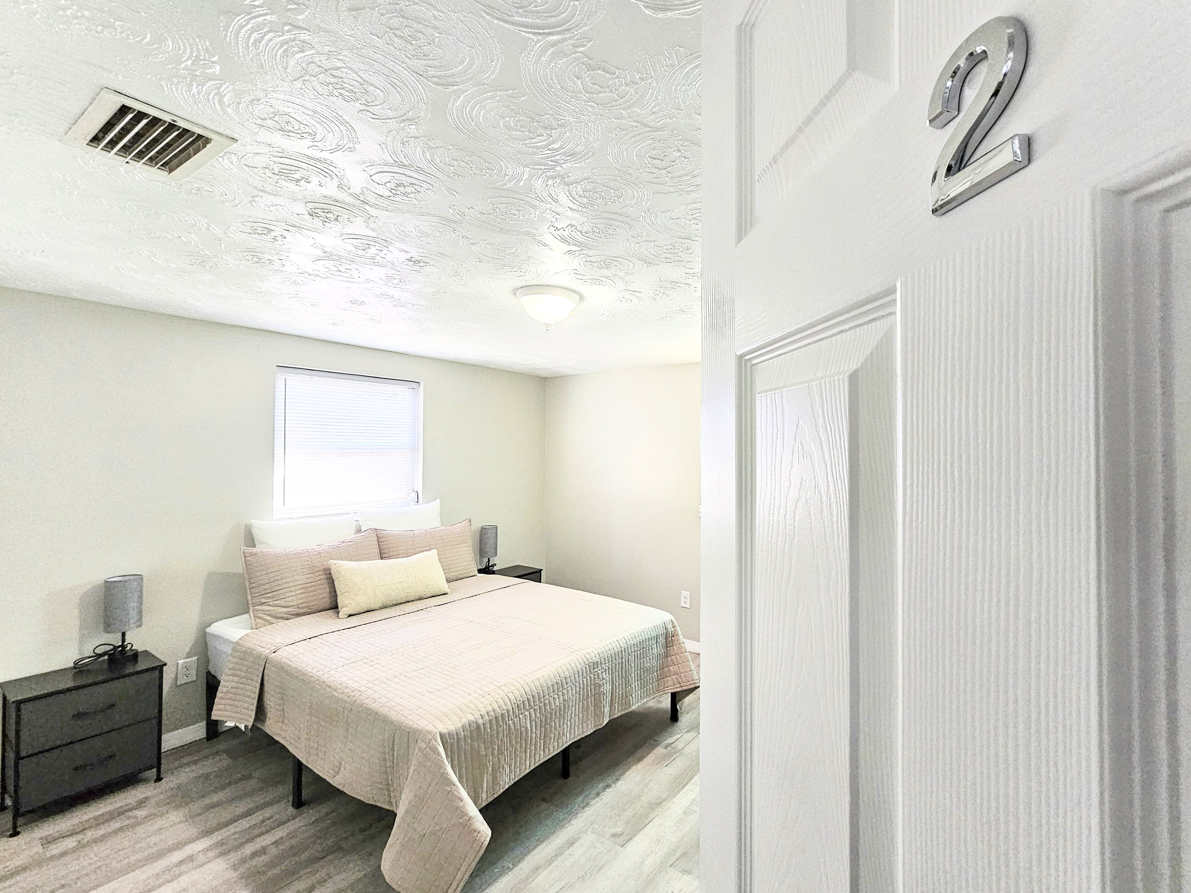 Room for Rent - Newly-renovated & comfortable Holiday House with Dining area