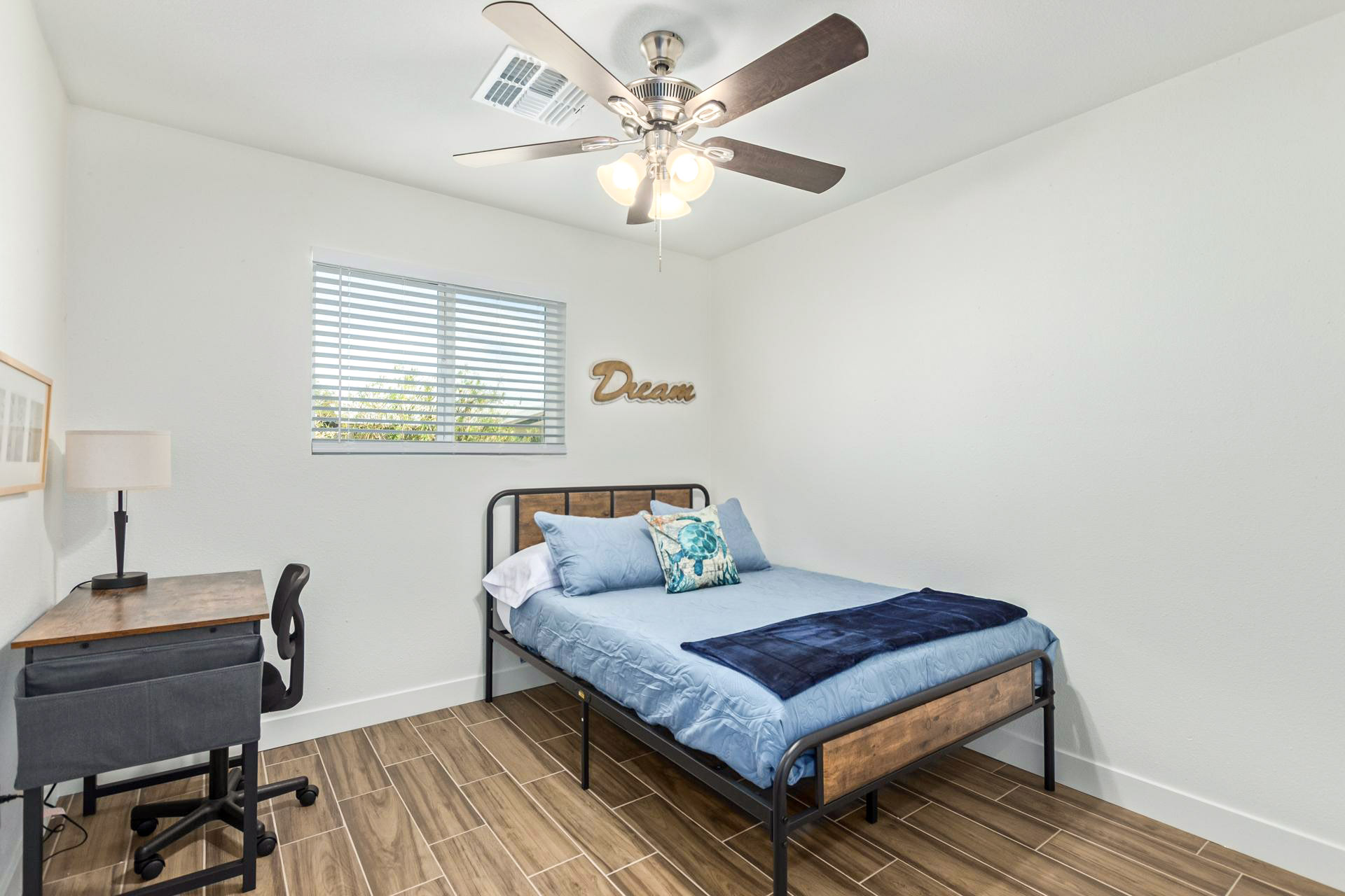 Room for Rent - Downtown   Chandler area. Close to  stop, freeway, shopping .  Private Rooms in a Secure Home — Utilities, Wi-Fi & Cleaning Supplies Included! Responsive, Reliable, Owner-Managed Living Spaces.