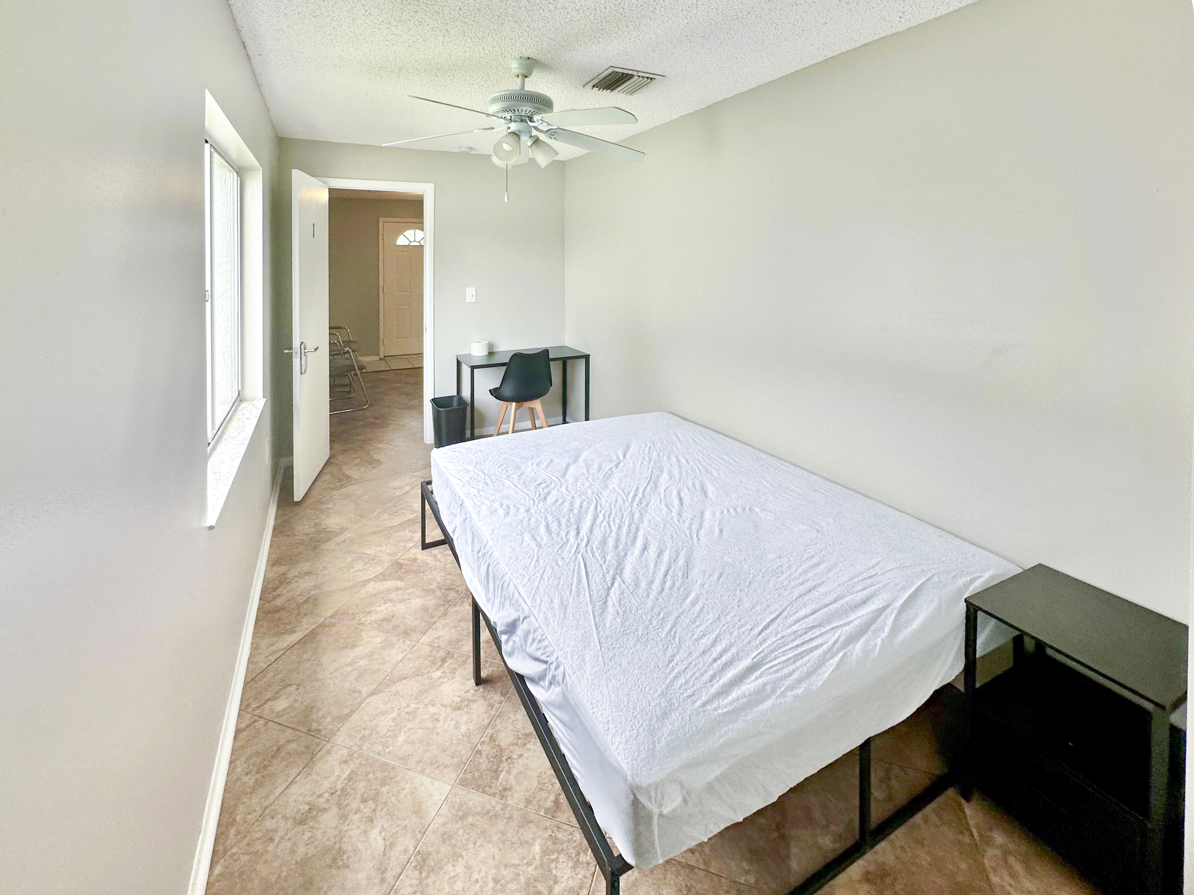 Rooms for rent with private entrance in Tampa, FL