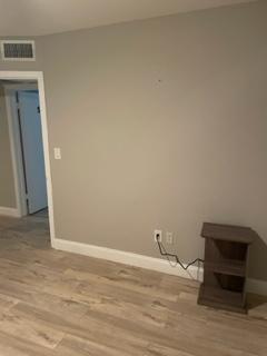 Room for Rent - Lakeland House with Dining area. Comfortable & newly-renovated