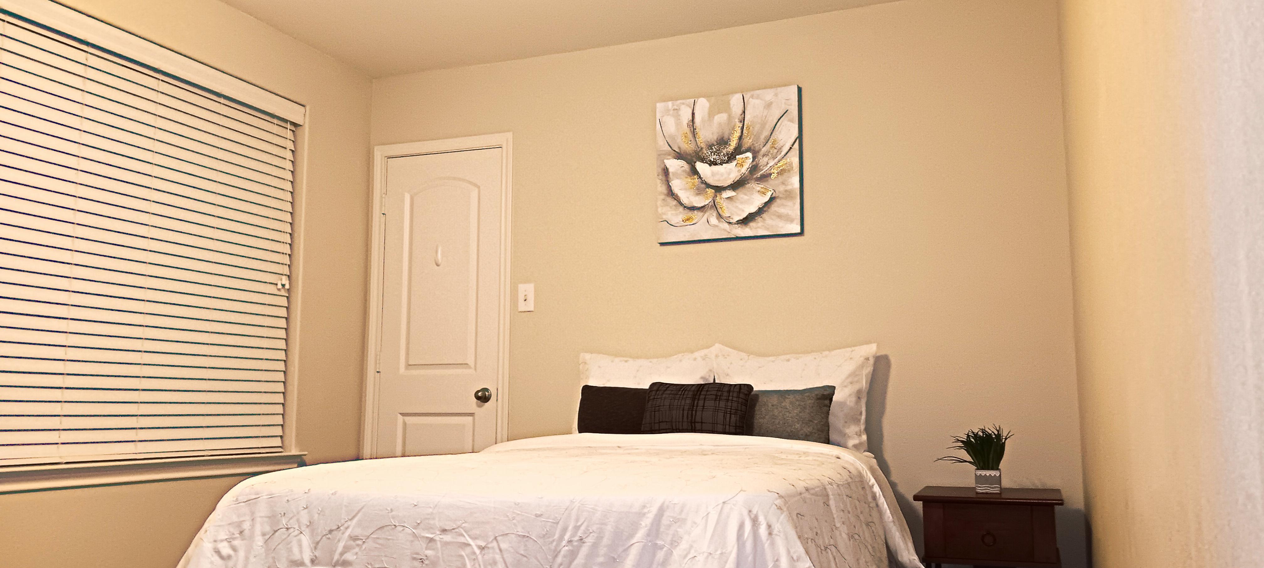 Room for Rent - Houston House with Dining area. Homey & modern