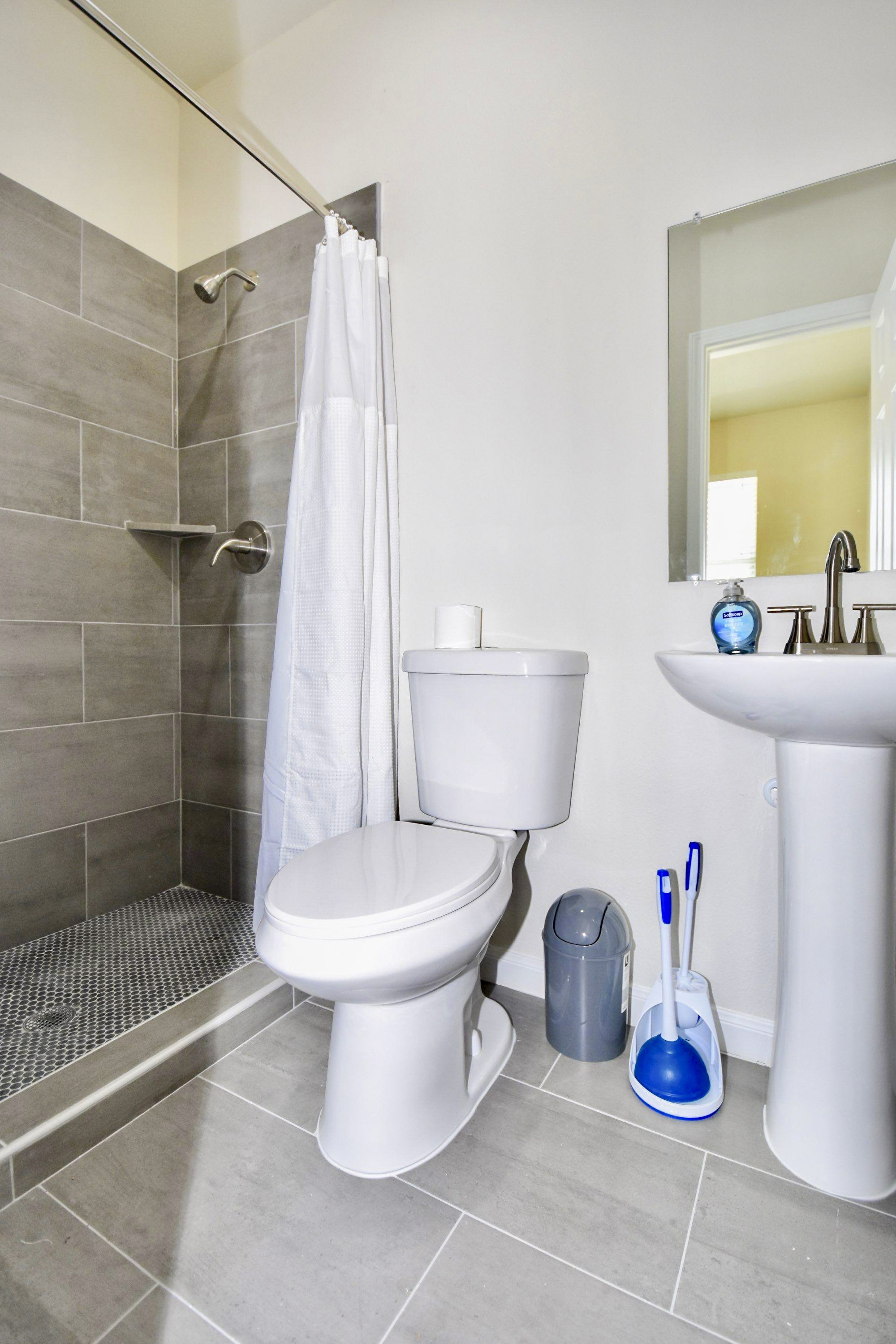 Room for Rent - Beautiful Private Suite in Houston.