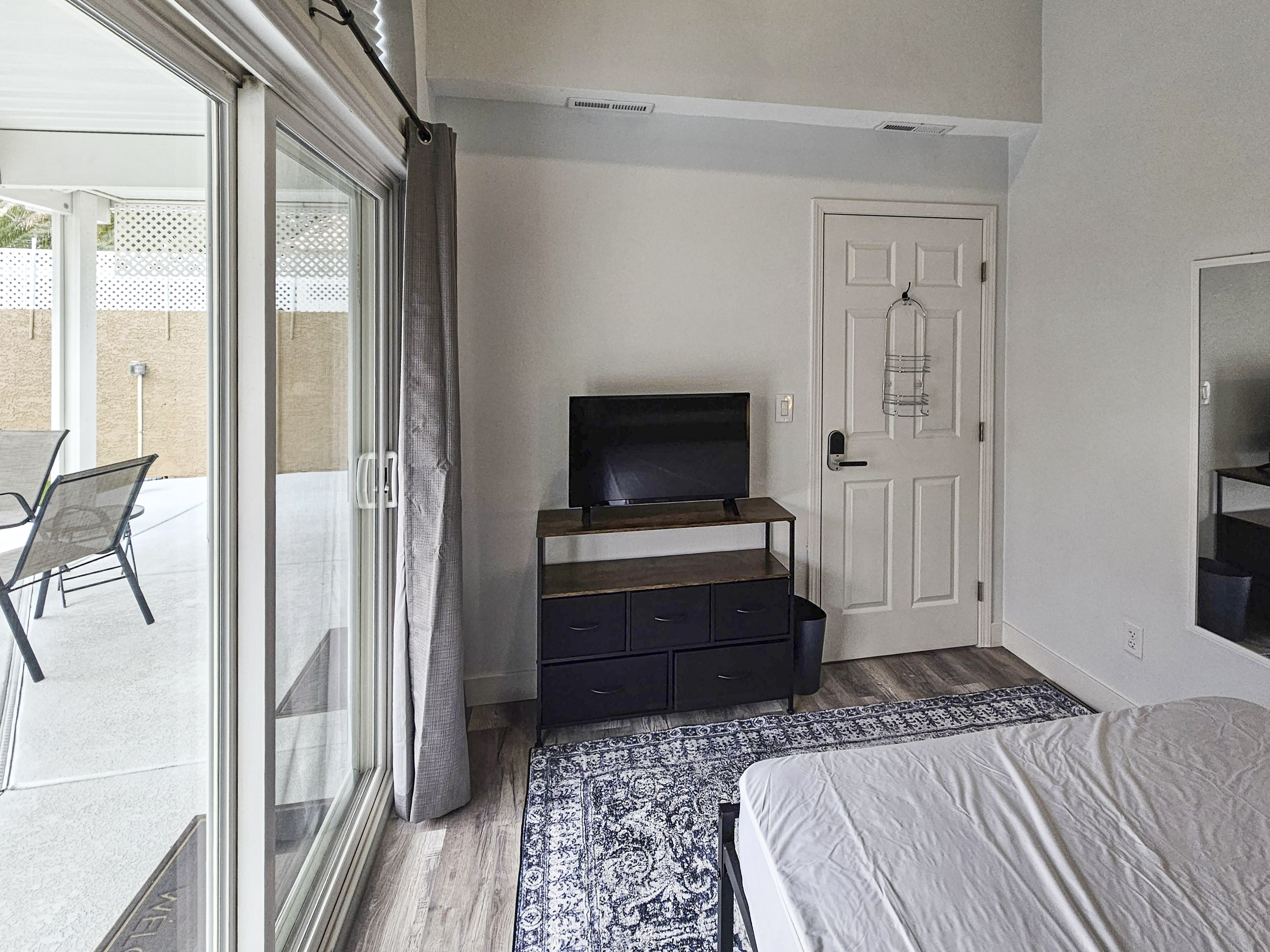 Room for Rent - Comfortable Las Vegas Home in a quiet neighborhood with patio and swimming pool.