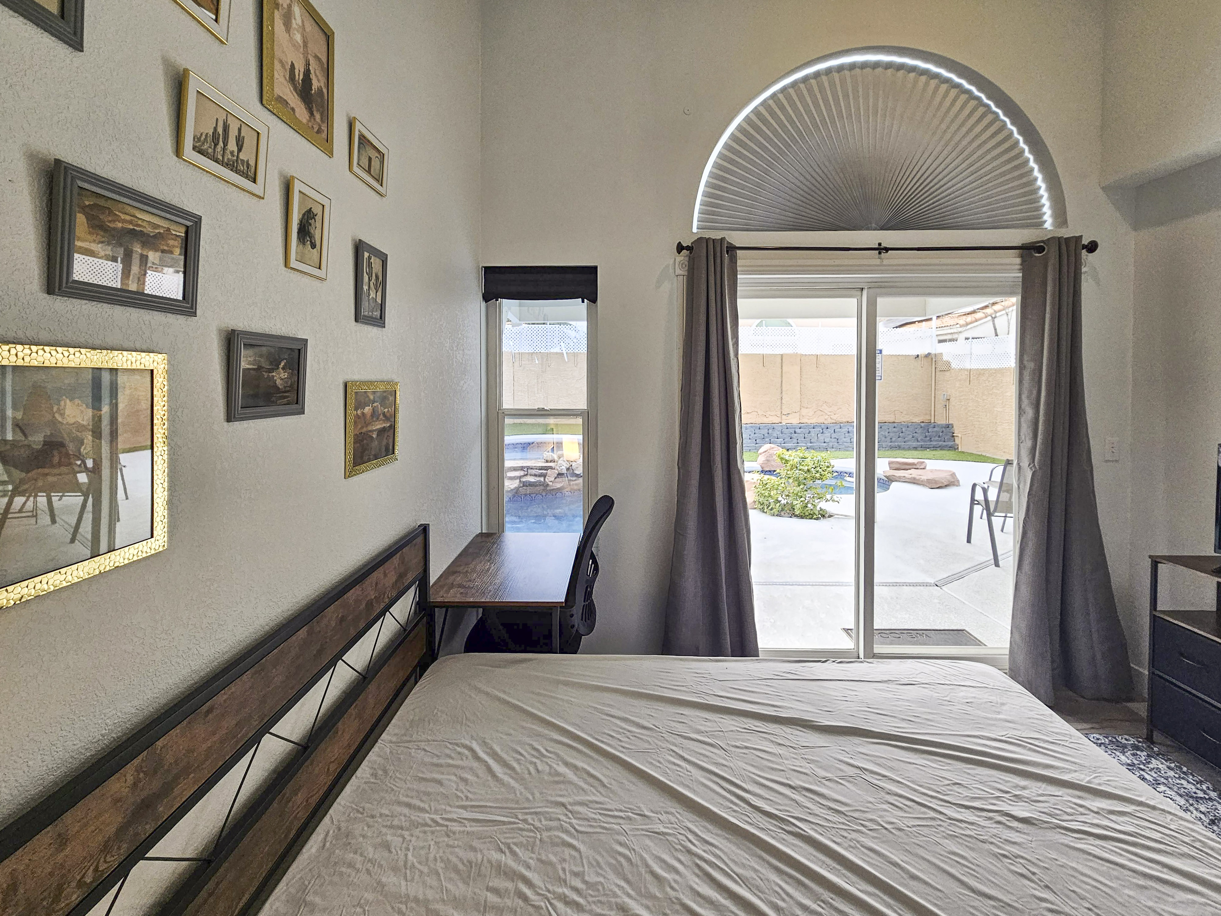 Room for Rent - Comfortable Las Vegas Home in a quiet neighborhood with patio and swimming pool.