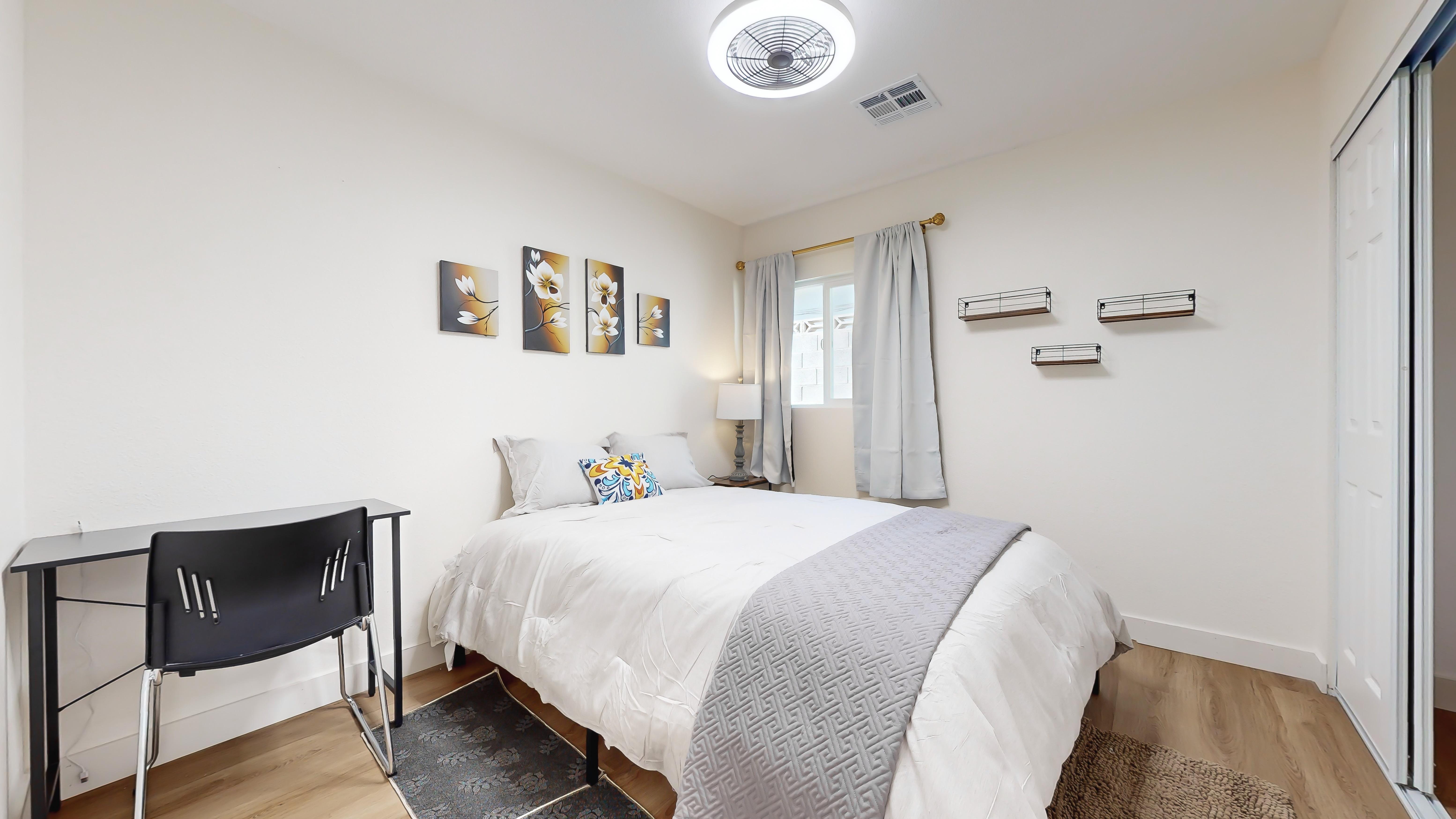 Room for Rent - *Superhost* Modern-Renovated Home near Summerlin, public transit, restaurants, Hospitals & shopping!