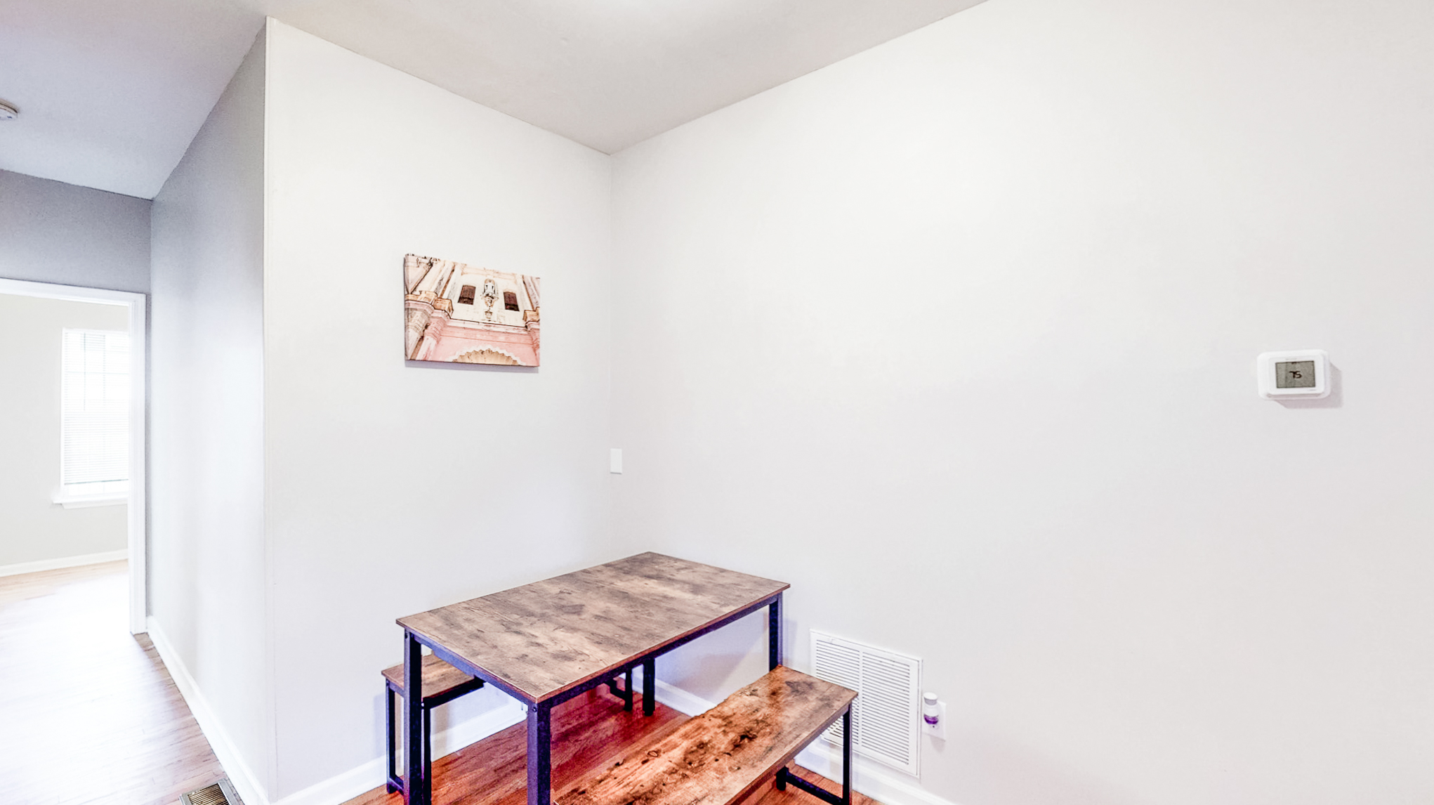 Almond Park Home, a 5 minute walk to transit stop Hollywood Rd NW