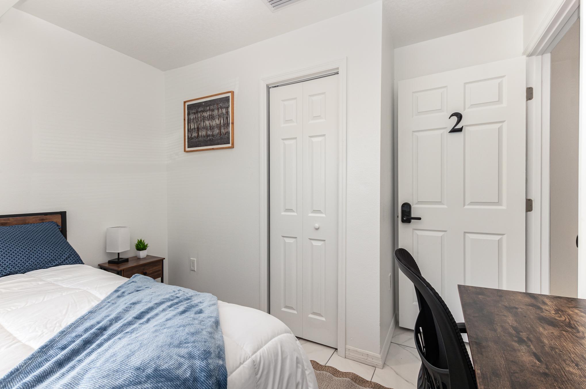 Room for Rent - Experience Modern CoLiving near Universal, Kirkman Rd |  Managed by a Top Rated Host  |  All Utilities Including  High Speed Wi-Fi  | On-Site Laundry  |  Secure, Private, Furnished Rooms  | Personal Mini Fridge