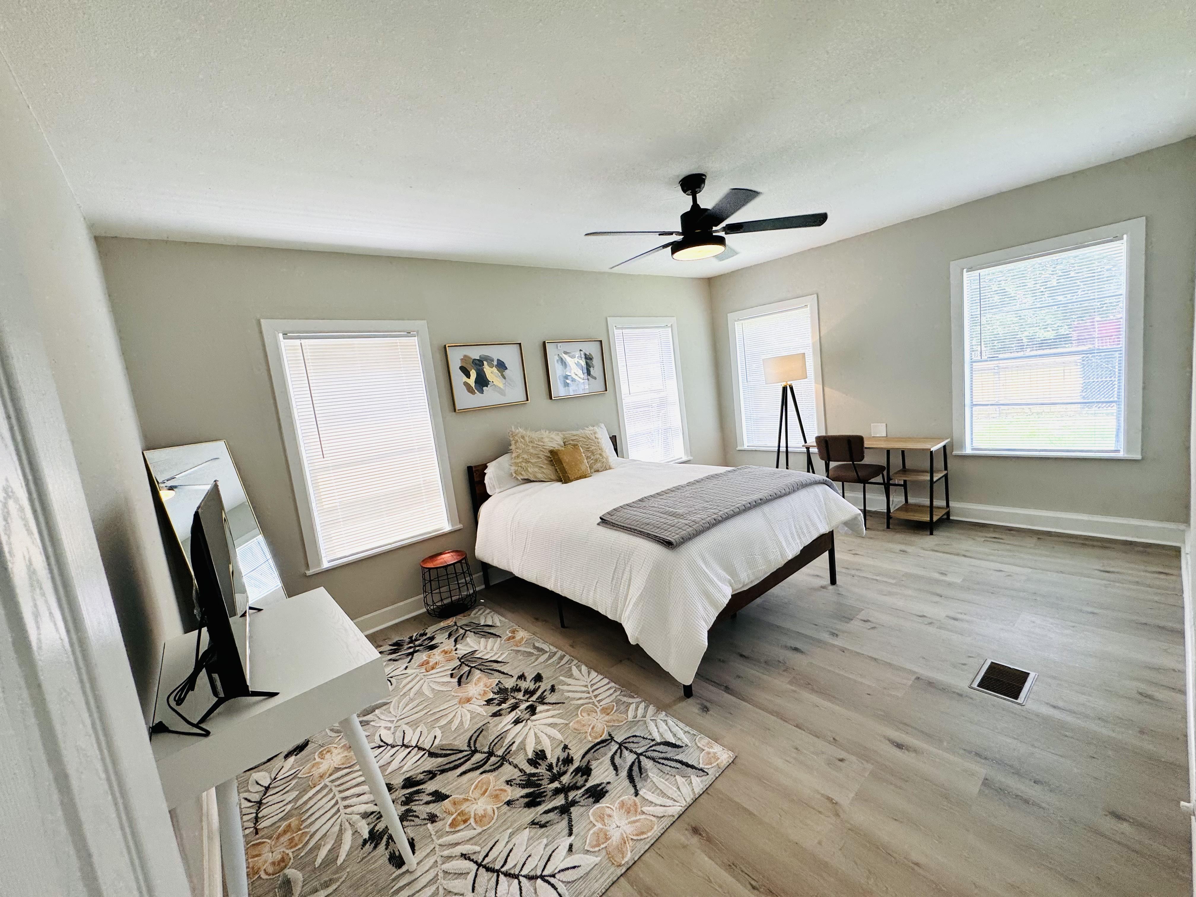 Room for Rent - Contemporary & Luxury Apartment. CENTRAL LOCATION. Spacious. Private. Urban Calmness