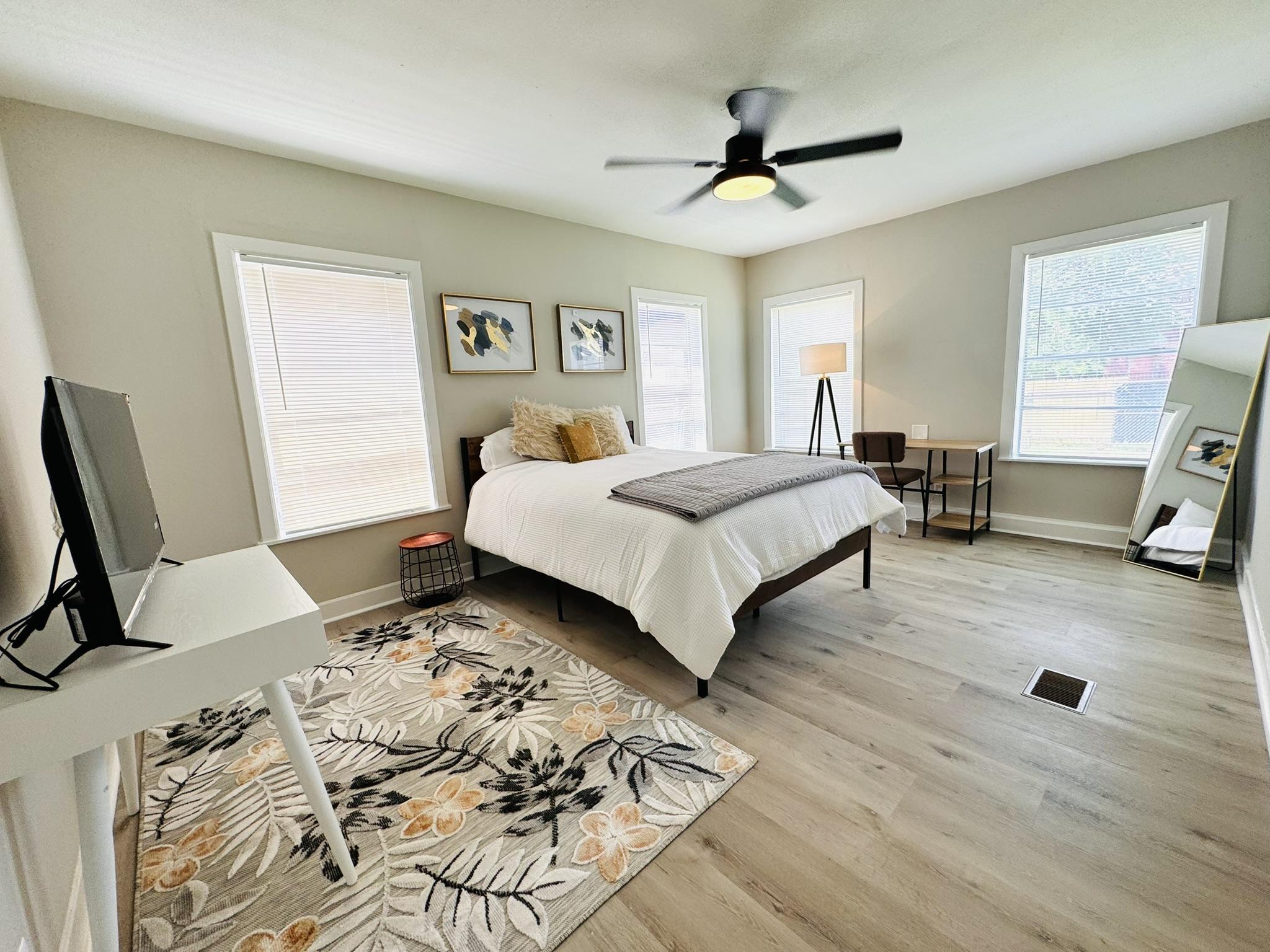 Room for Rent - Contemporary & Luxury Apartment. CENTRAL LOCATION. Spacious. Private. Urban Calmness