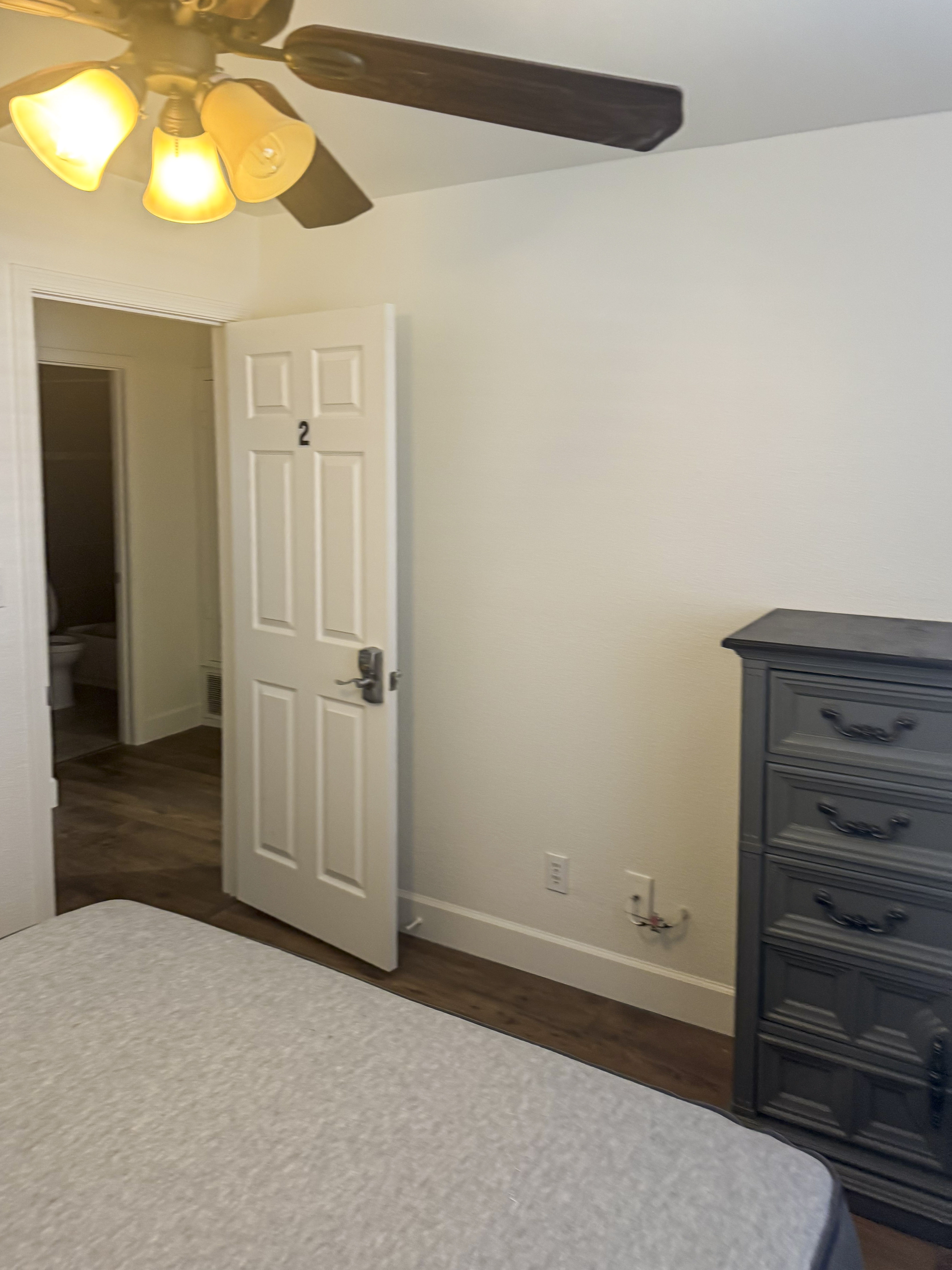 Room for Rent - Gilbert House with Dining area. Newly-renovated & cozy