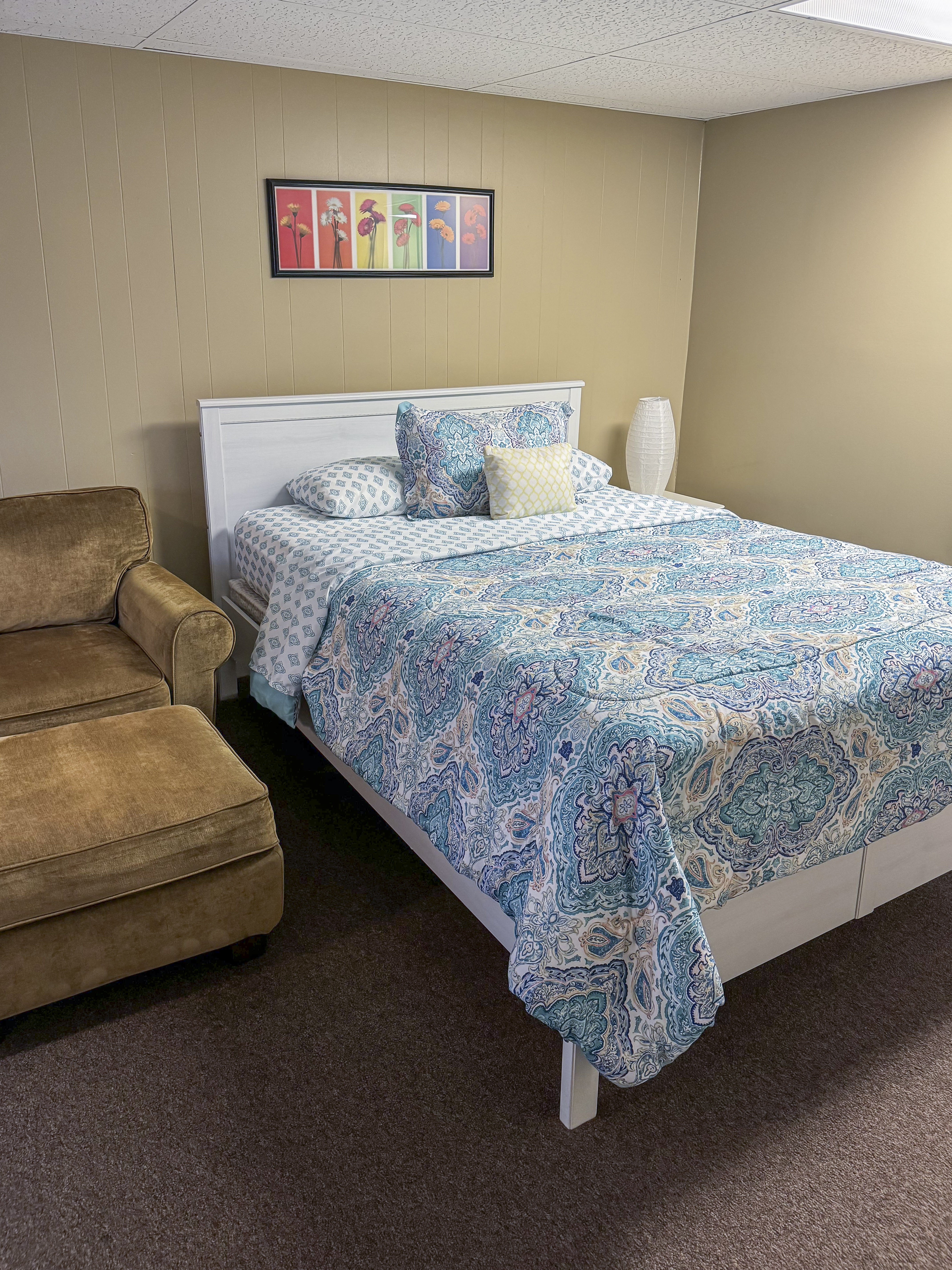 Room for Rent - Spacious & private Conyers Studio with Dining area, Kitchen,  full private bathroom, TV and high speed fibernet