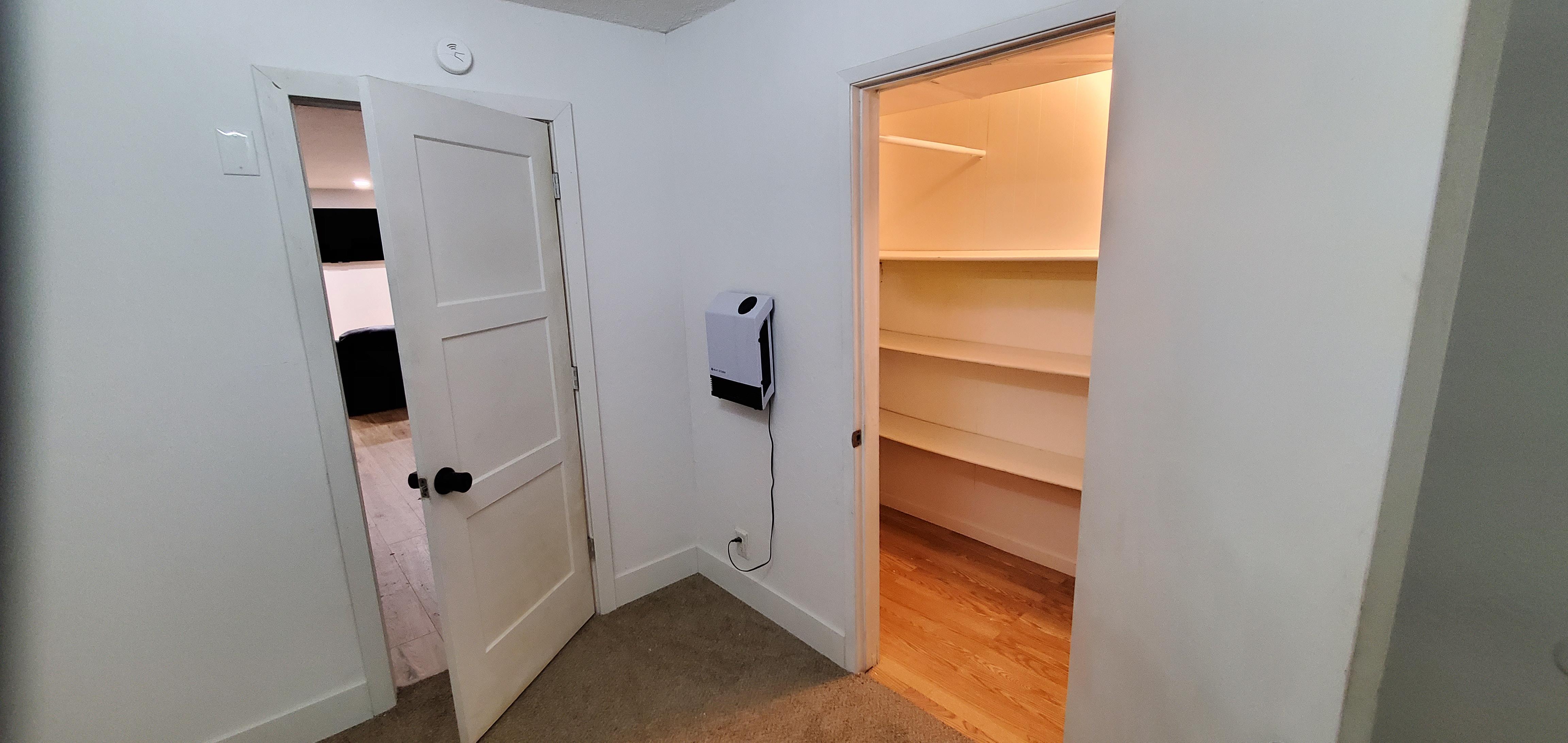 Room for Rent - Free WiFi, Recliners, Smart TV, Las Vegas Remodeled House Large !