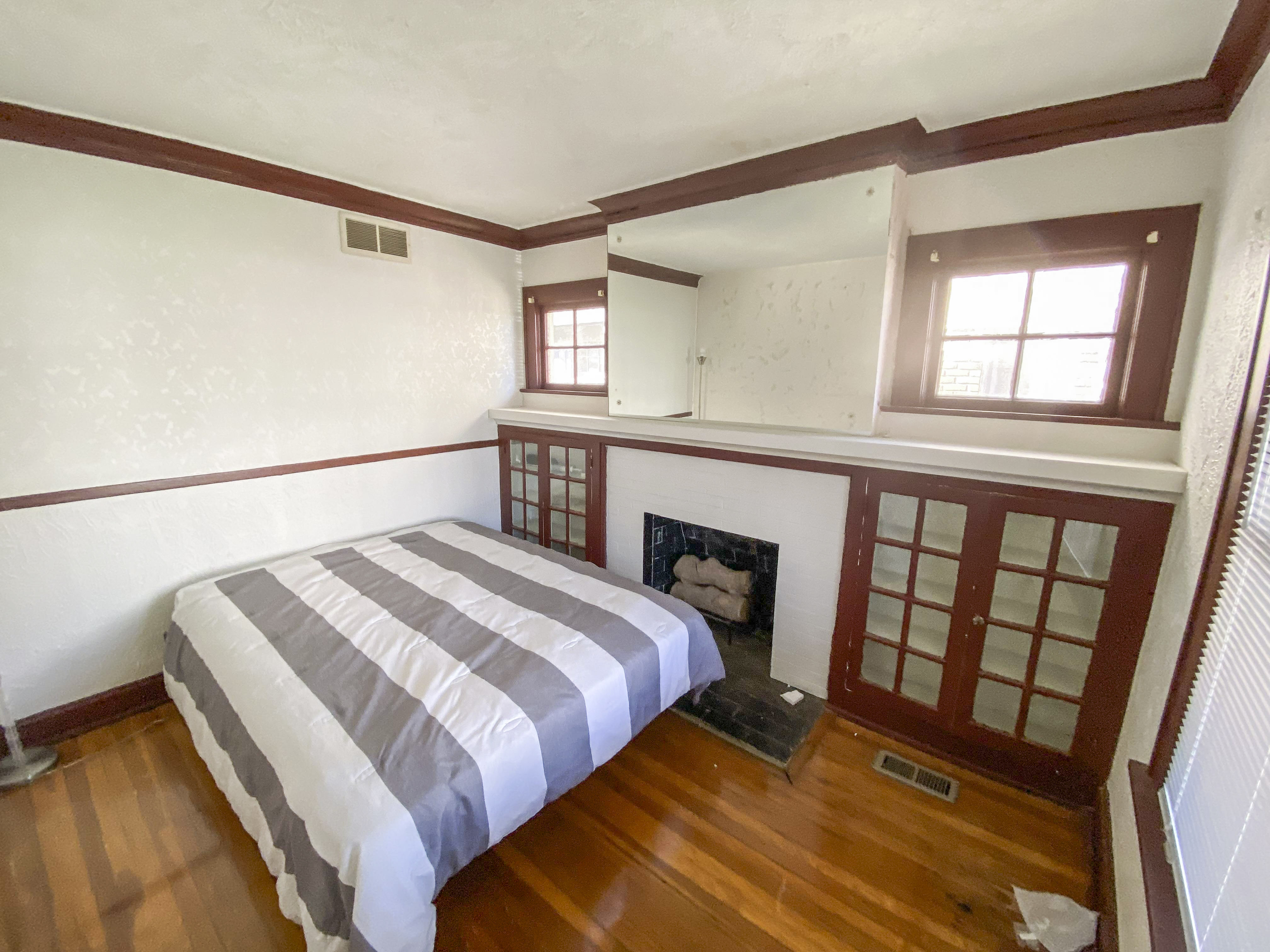 Room for Rent - Quiet Kansas City house!