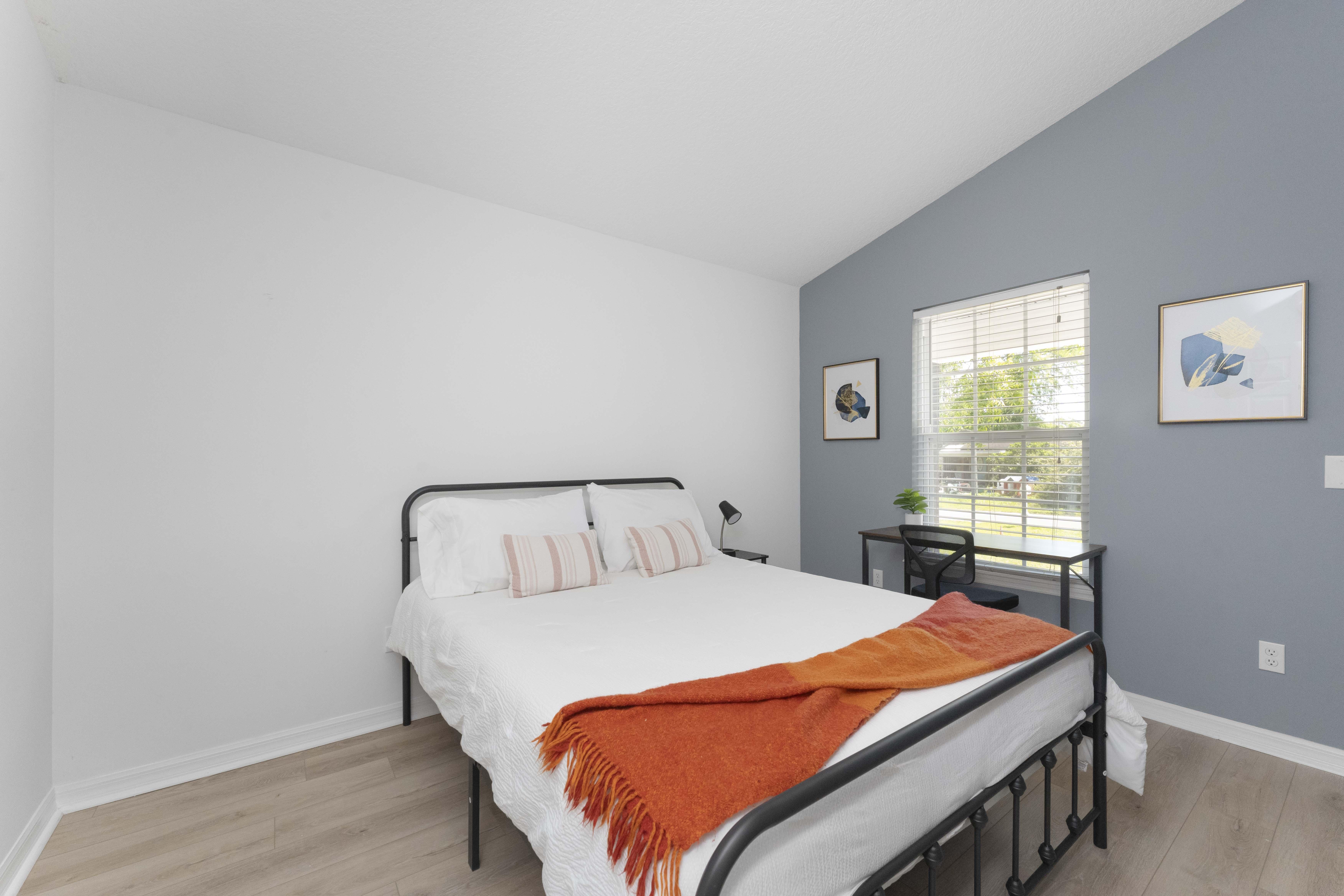 Room for Rent - Spacious St. Augustine Home with Dining area. Newly-renovated.  Under 3 miles to downtown.