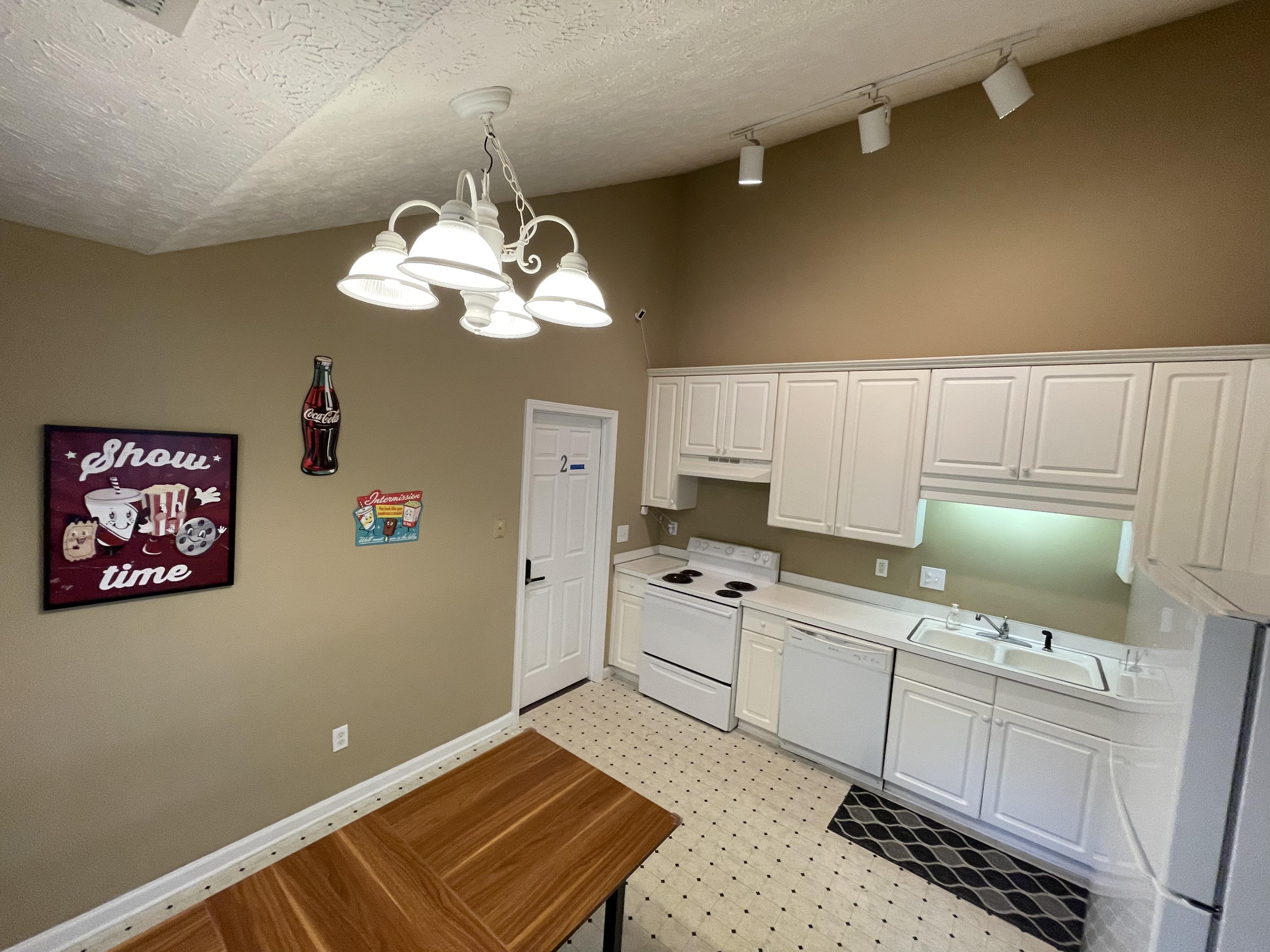 Comfortable Montgomery House w/ New Appliances, Cozy Furnished Rooms
