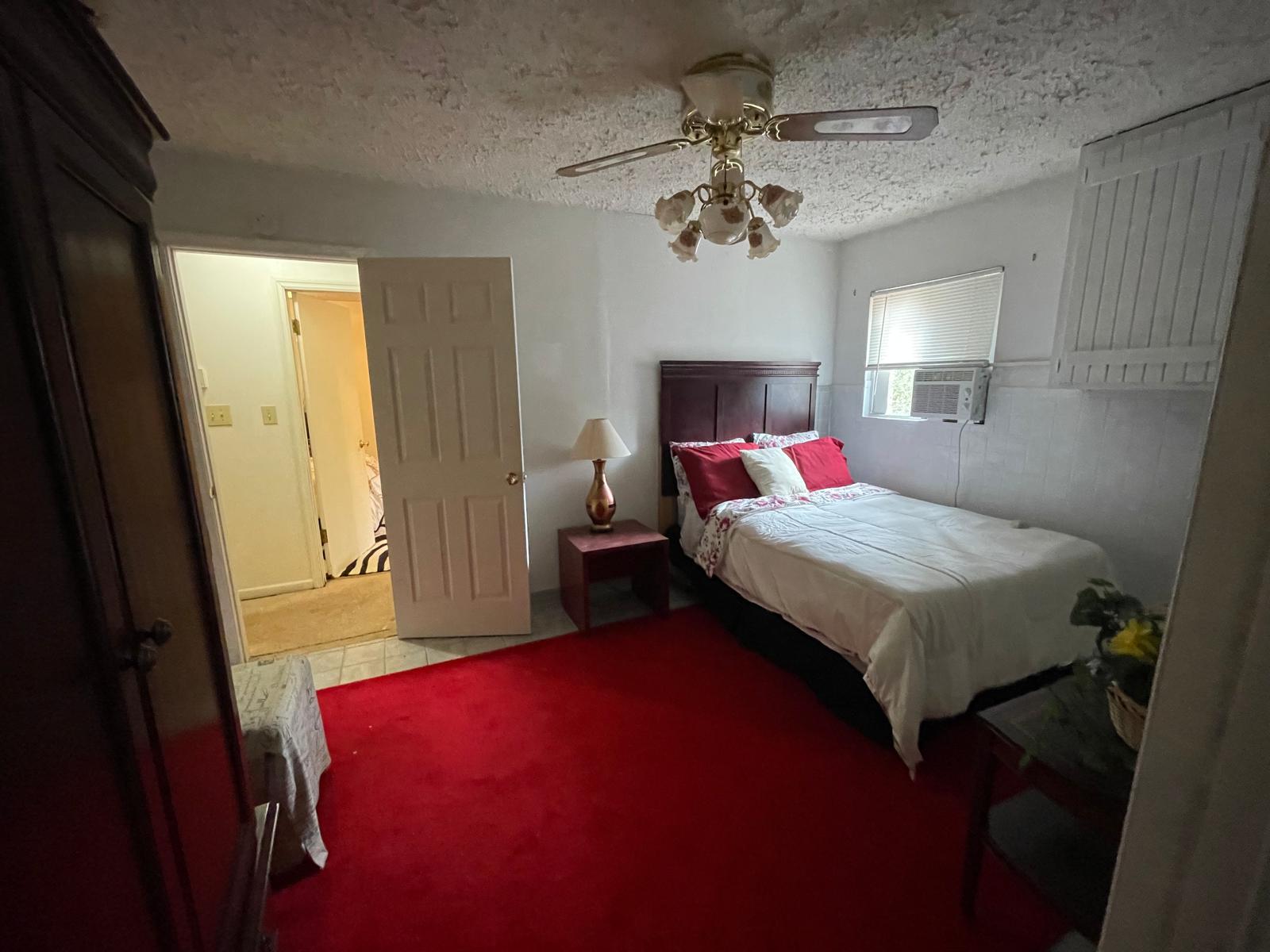 Room for Rent - Spacious & comfortable Forest Park DUPLEX House with Garage