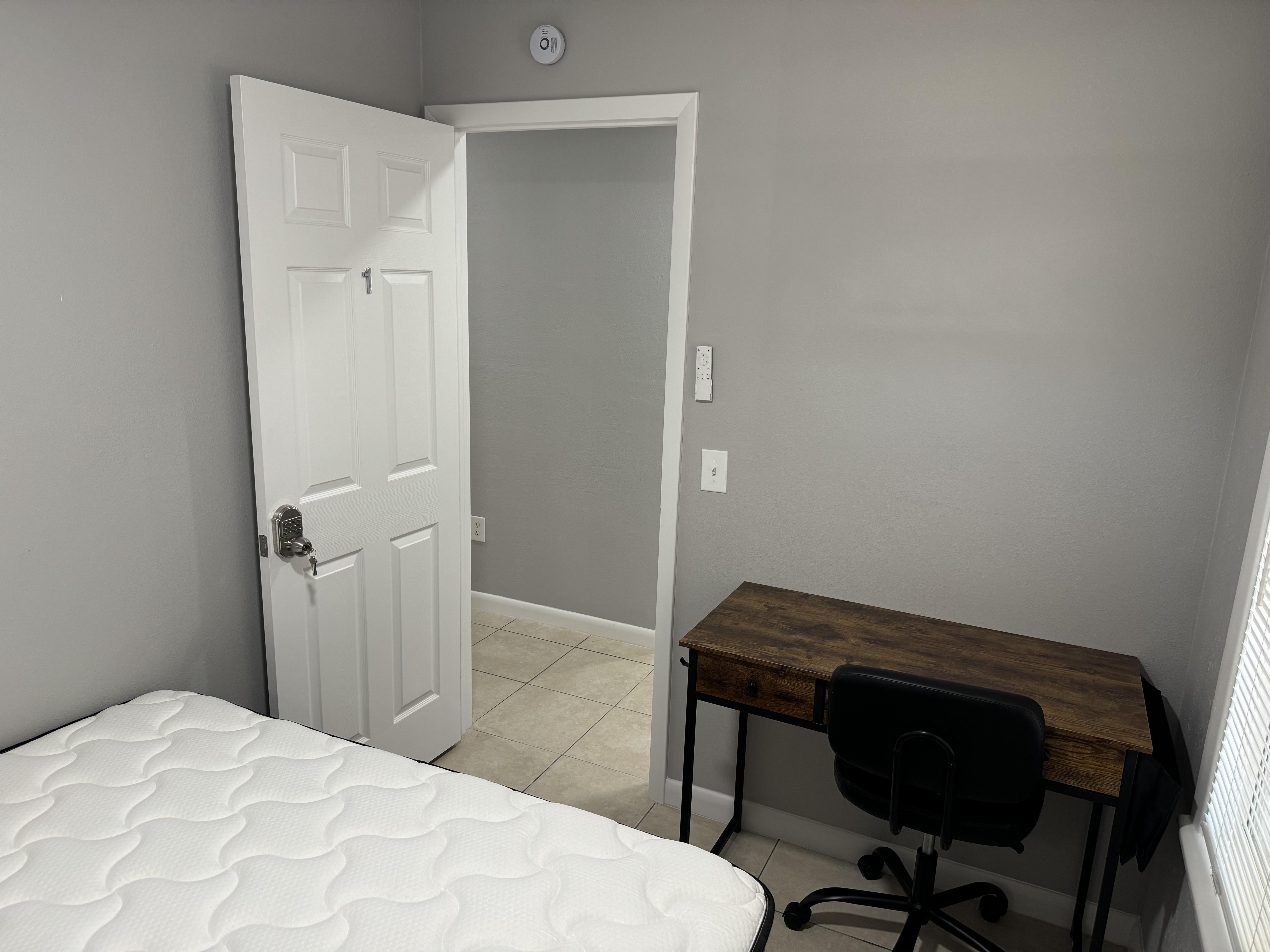 Room for Rent - Newly-renovated & comfortable Clearwater House