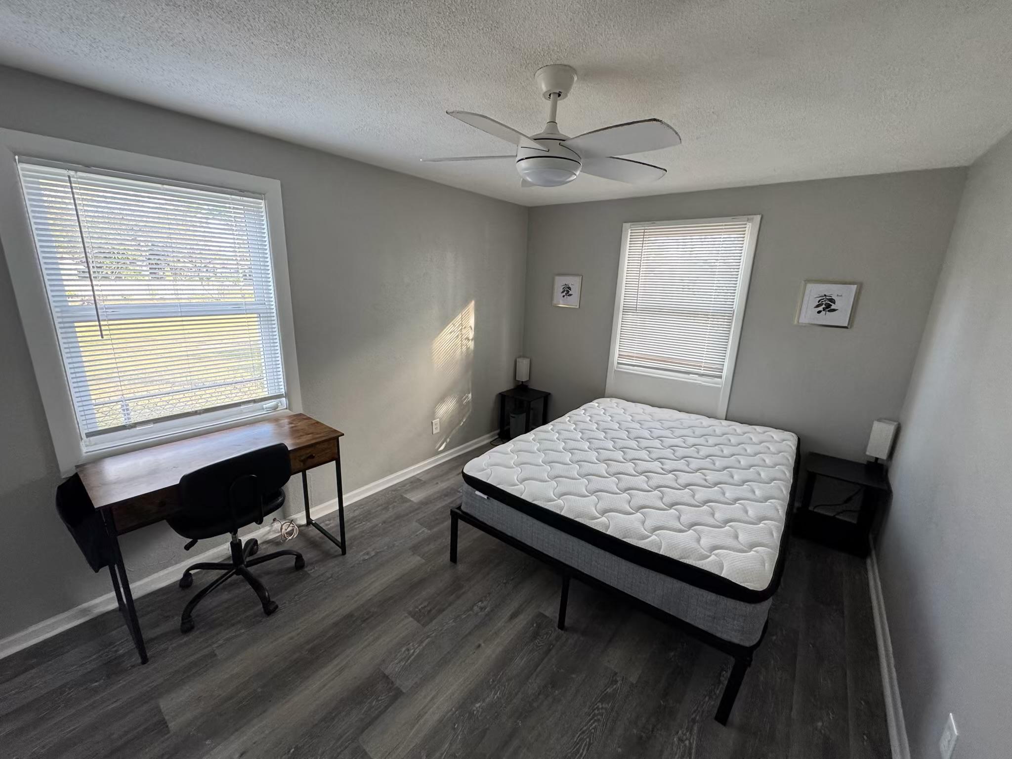 Room for Rent - Spacious & newly-renovated St. Petersburg House with Dining area