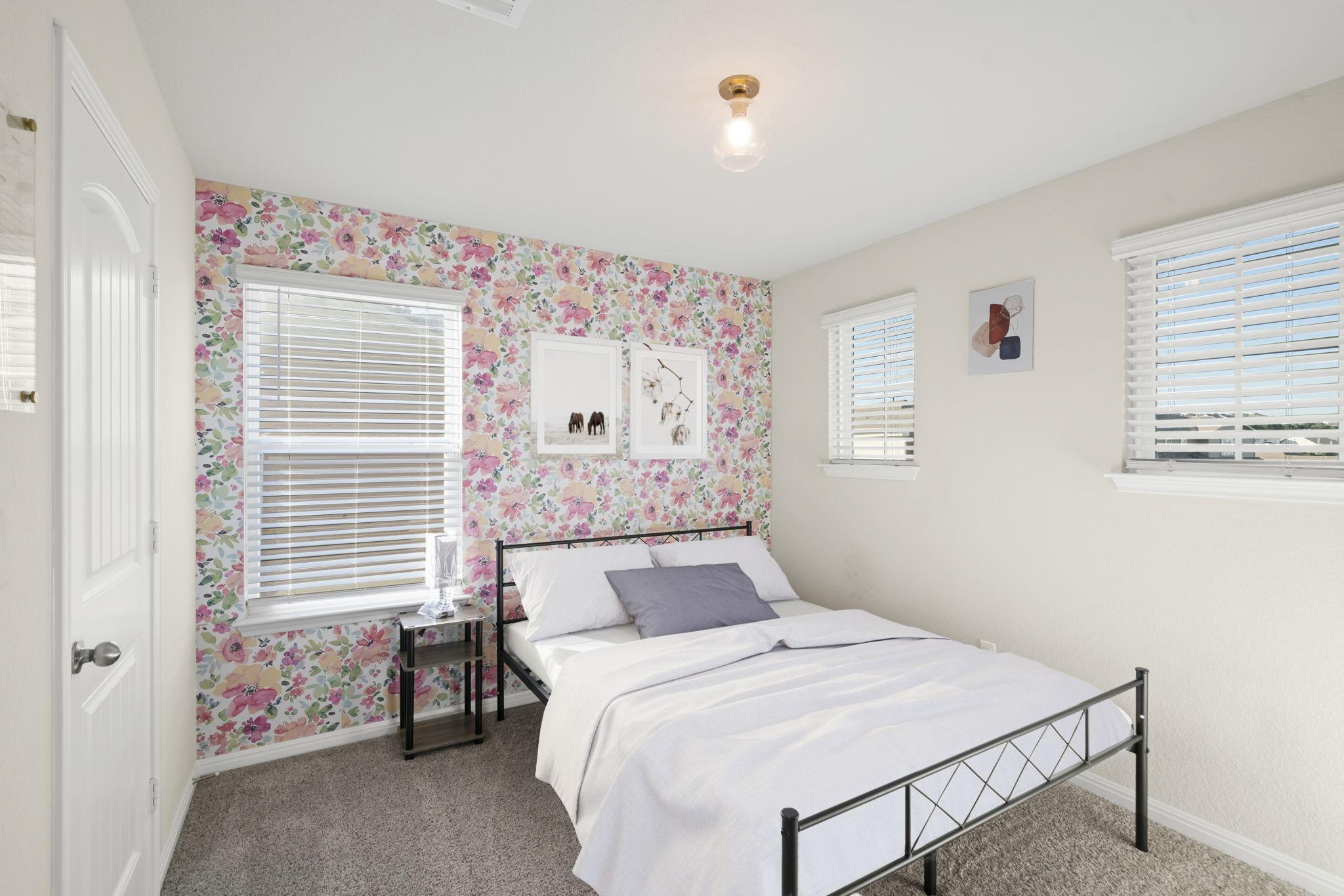 Room for Rent - Homey & spacious Leander House with Backyard