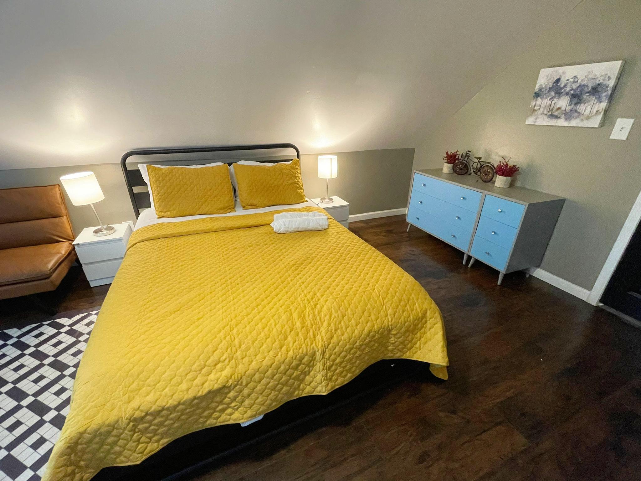 Room for Rent - Cleveland House with Dining area. Comfortable & cozy